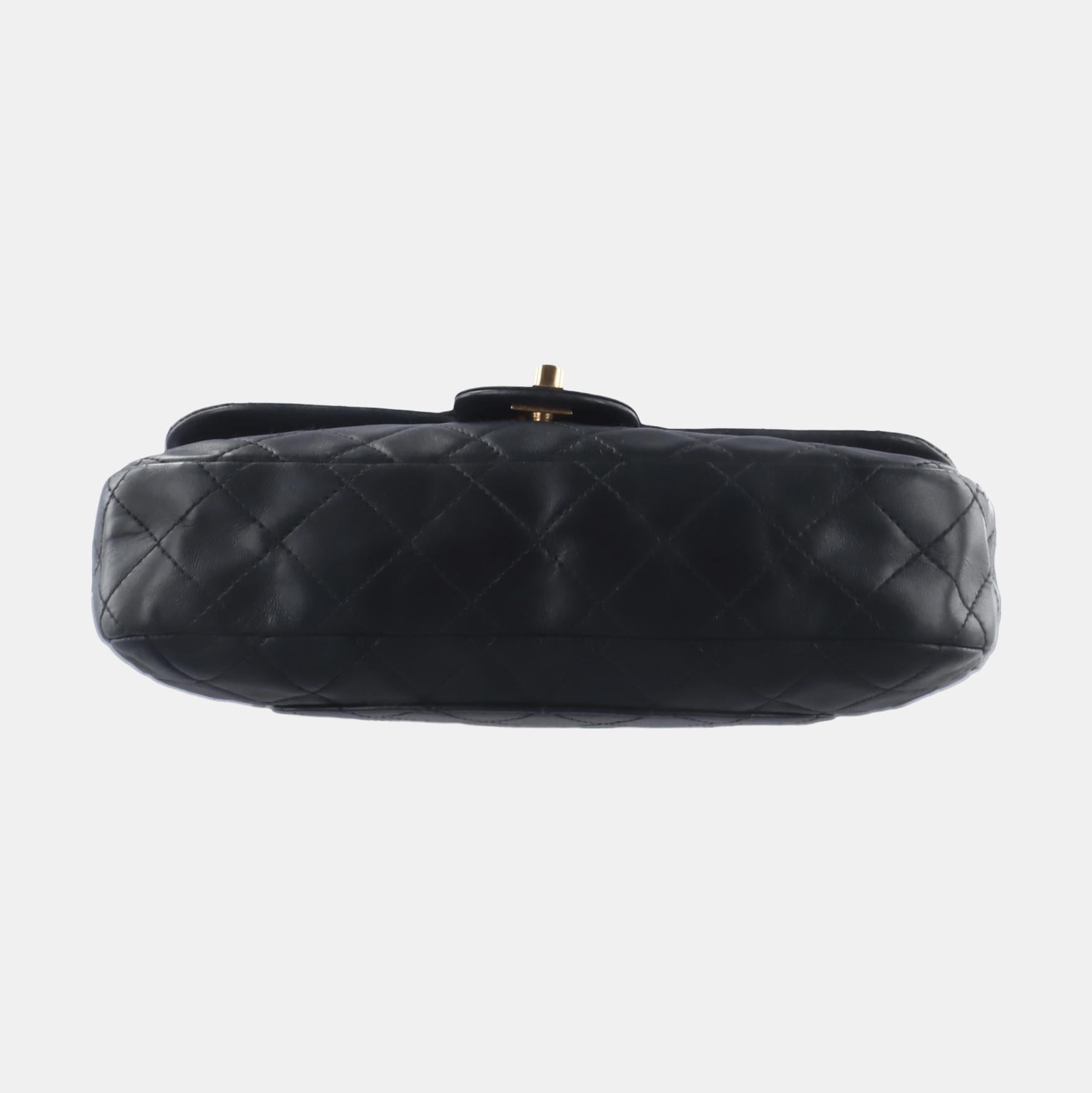 Chanel Classic Flap Medium Black Lambskin Leather Valentine Marine Charms In Good Condition In AUBERVILLIERS, FR