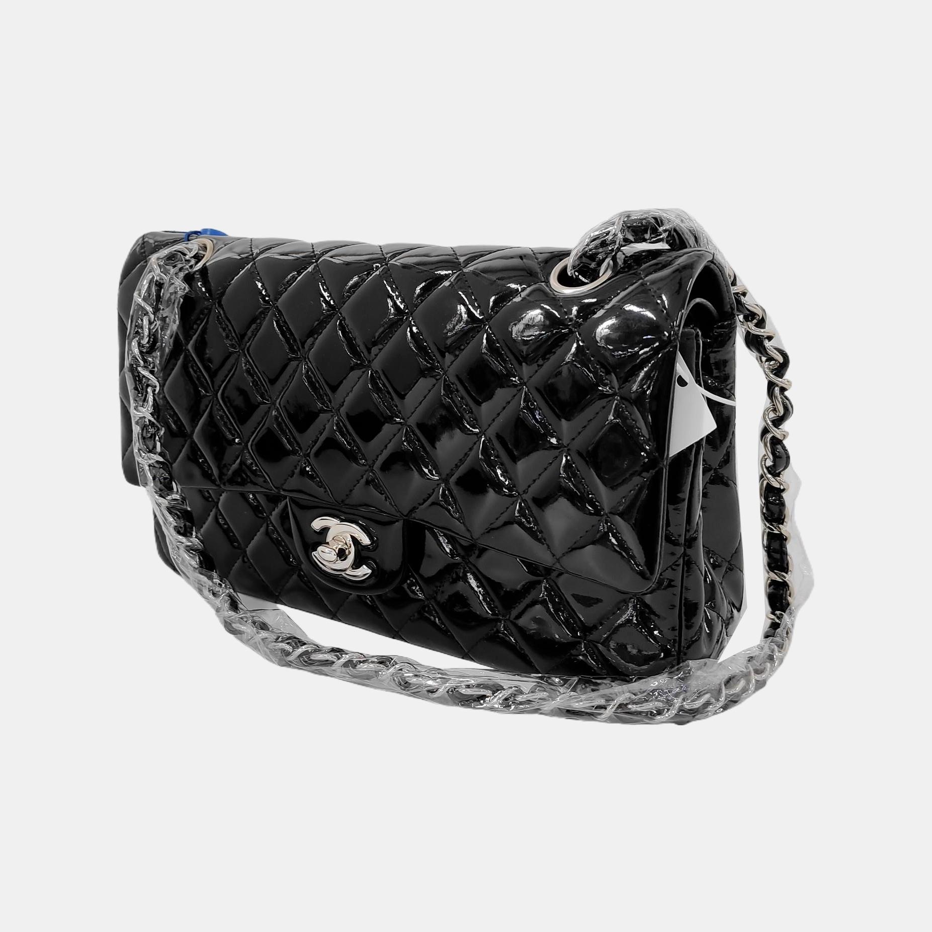 Chanel Classic Flap Medium Black Patent Leather Silver HW In Good Condition For Sale In AUBERVILLIERS, FR