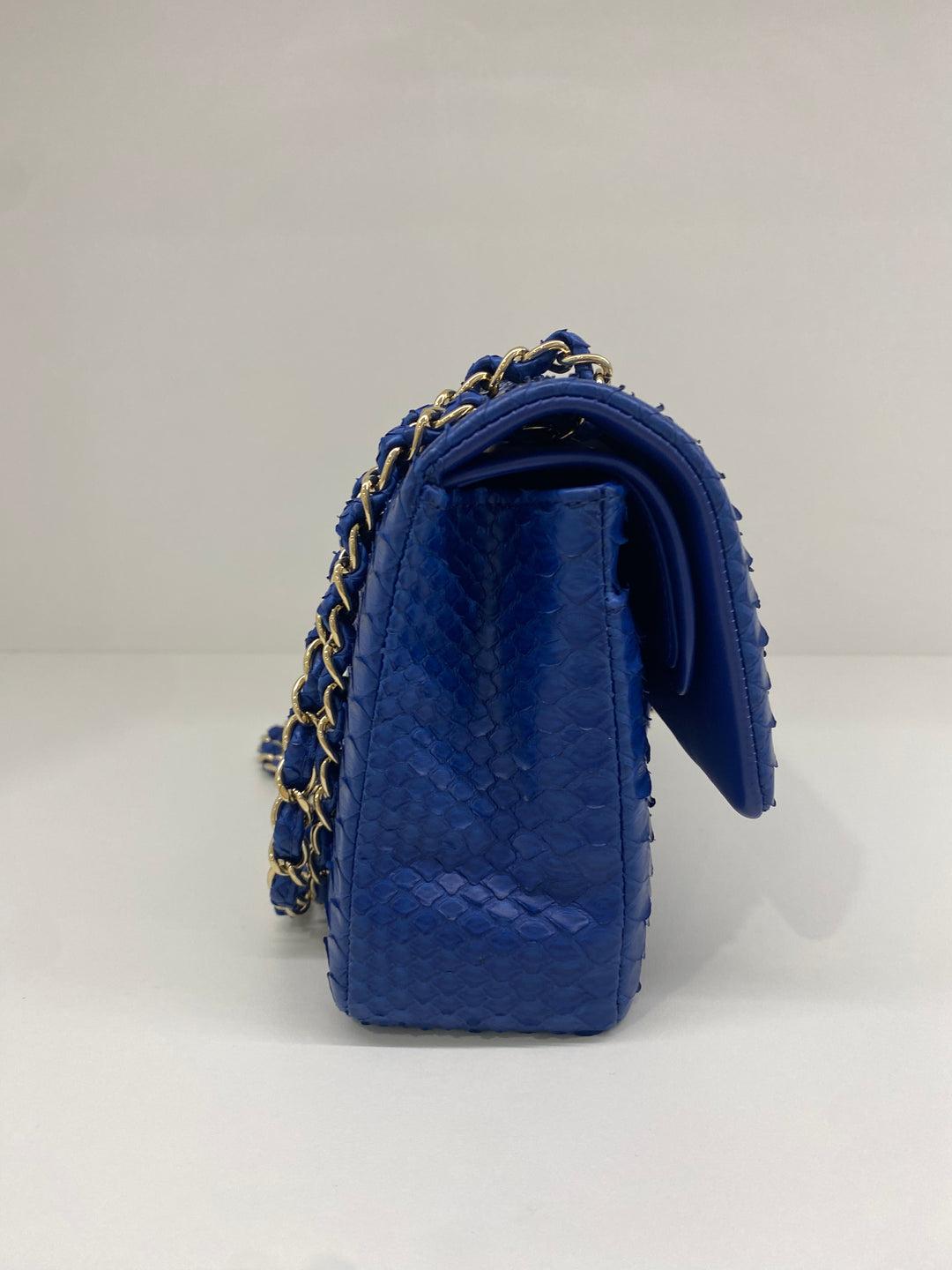 Chanel Classic Flap Medium - Peau de serpent bleue SHW  en vente 7