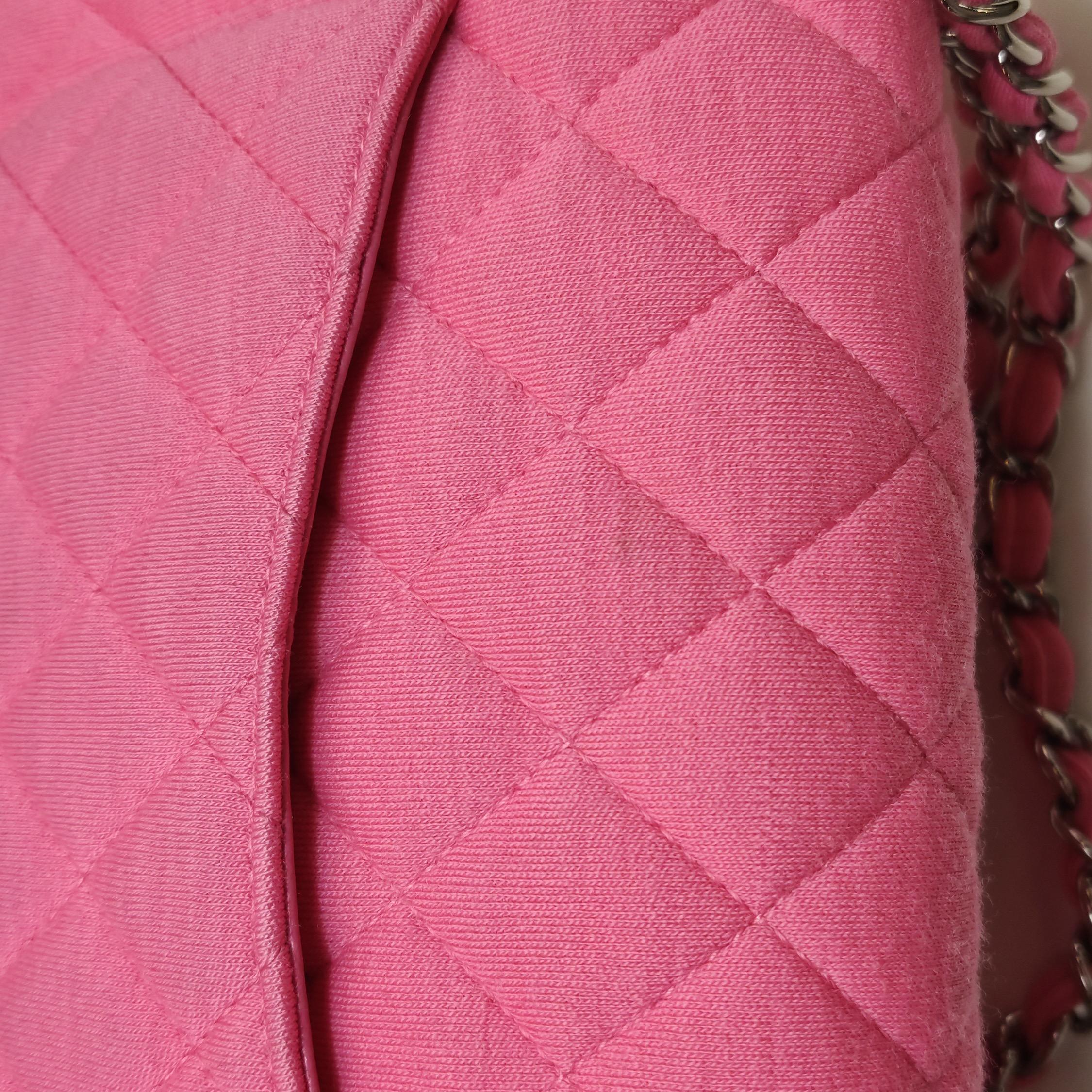 Chanel Classic Flap Solapa Doble Mediana Tejido de Algodón Rosa Herrajes Plateados en venta 7