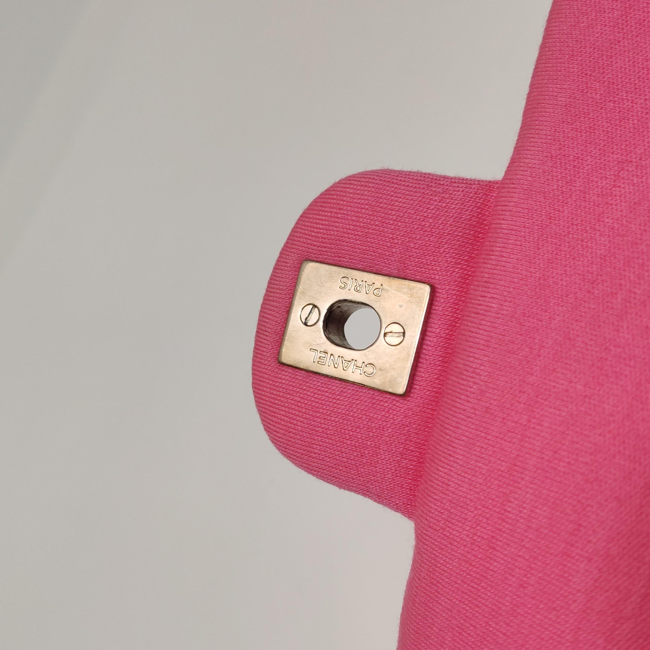 Chanel Classic Flap Solapa Doble Mediana Tejido de Algodón Rosa Herrajes Plateados en venta 8
