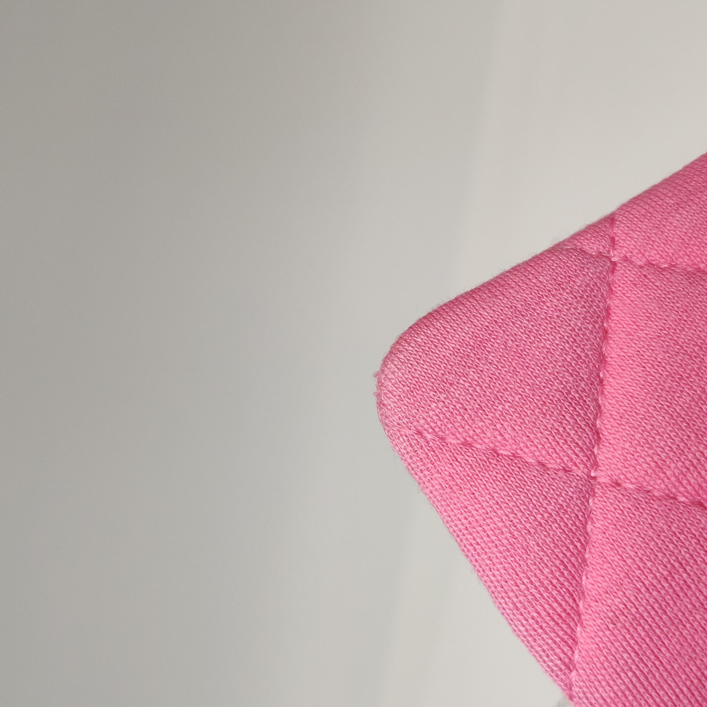 Chanel Classic Flap Solapa Doble Mediana Tejido de Algodón Rosa Herrajes Plateados en venta 11
