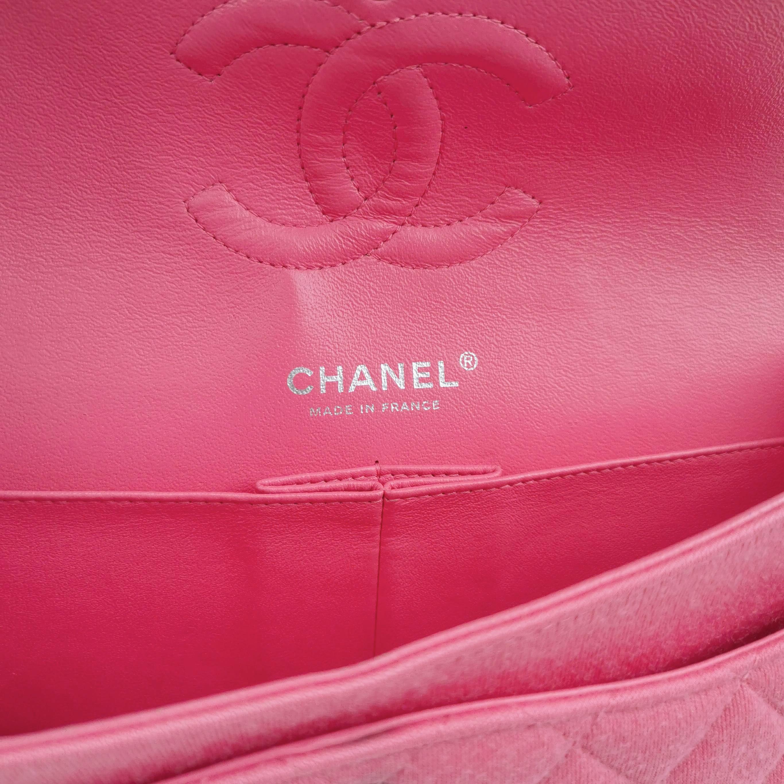De las mujeres Chanel Classic Flap Solapa Doble Mediana Tejido de Algodón Rosa Herrajes Plateados en venta