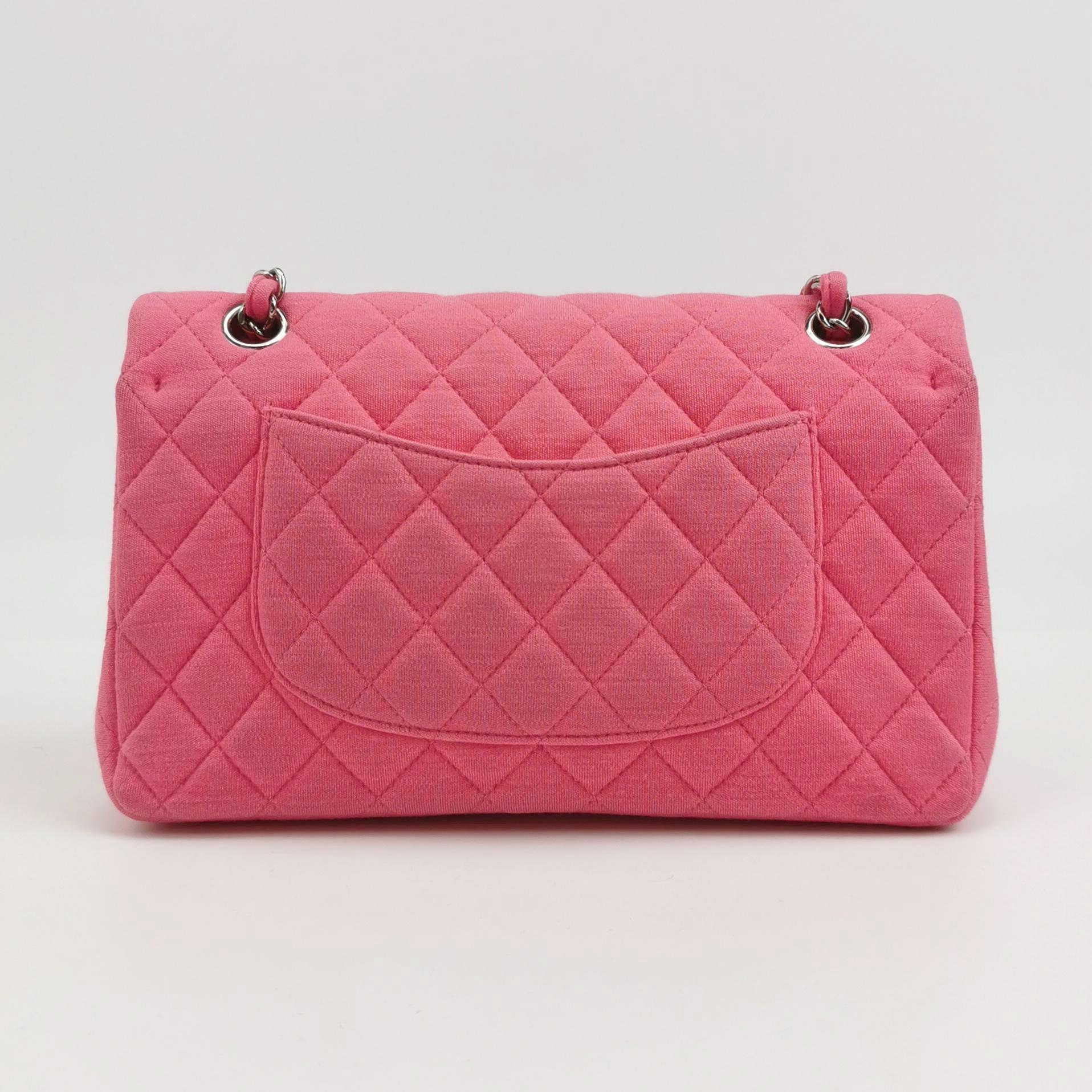Chanel Classic Flap Solapa Doble Mediana Tejido de Algodón Rosa Herrajes Plateados en venta 3