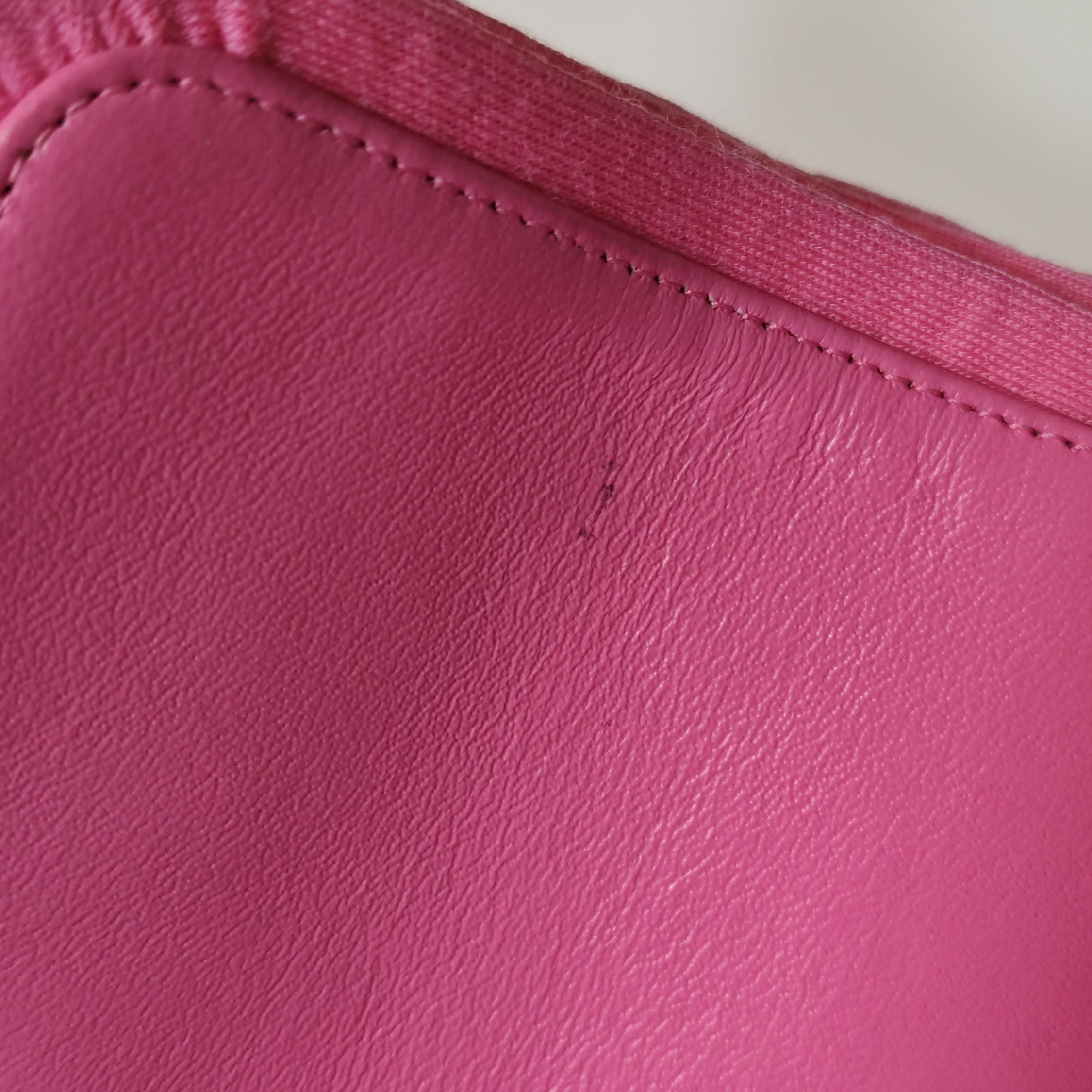 Chanel Classic Flap Solapa Doble Mediana Tejido de Algodón Rosa Herrajes Plateados en venta 5