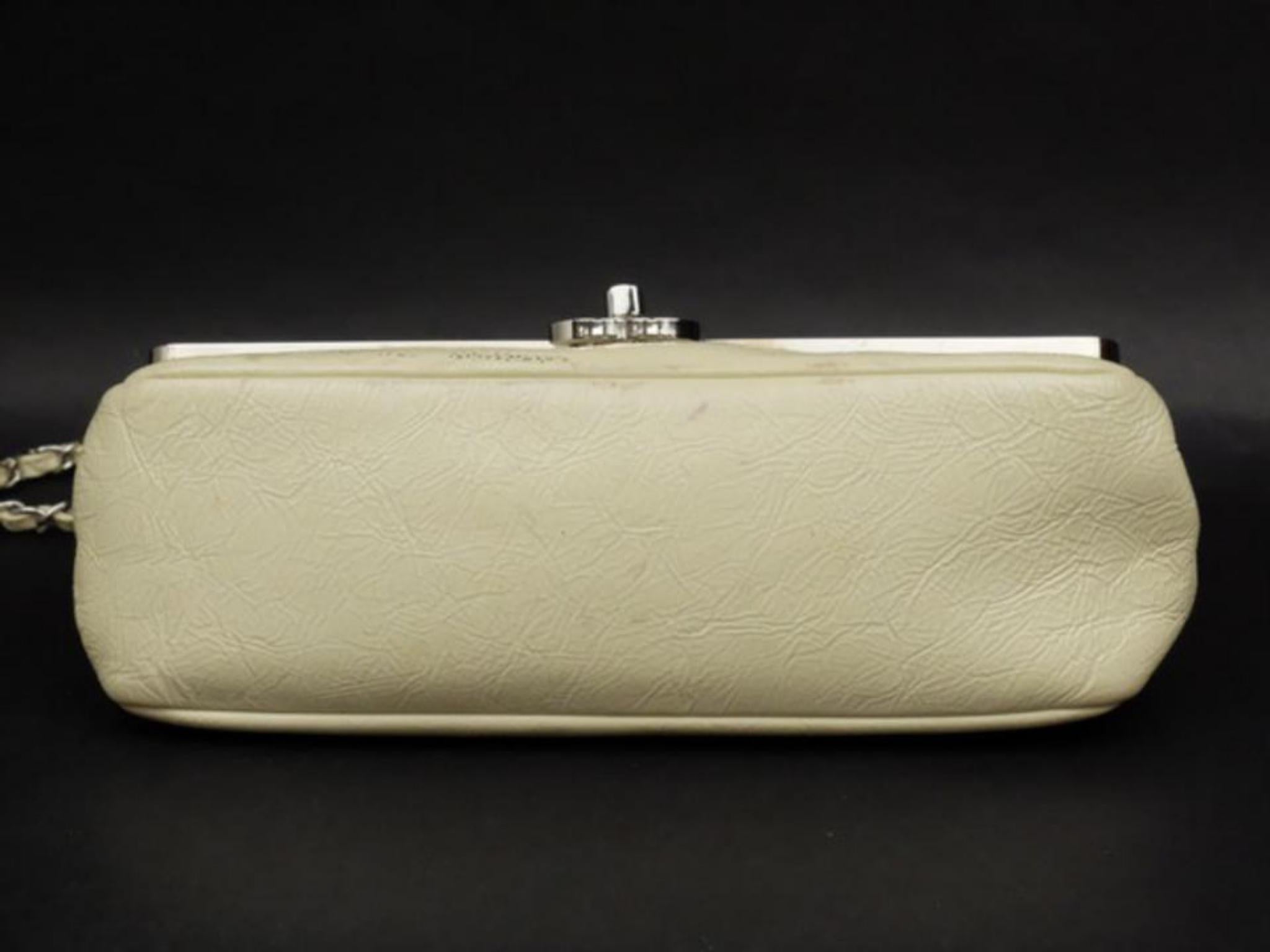 Chanel Classic Flap Medium Frame 225543 Ivory Leather Shoulder Bag For Sale 3
