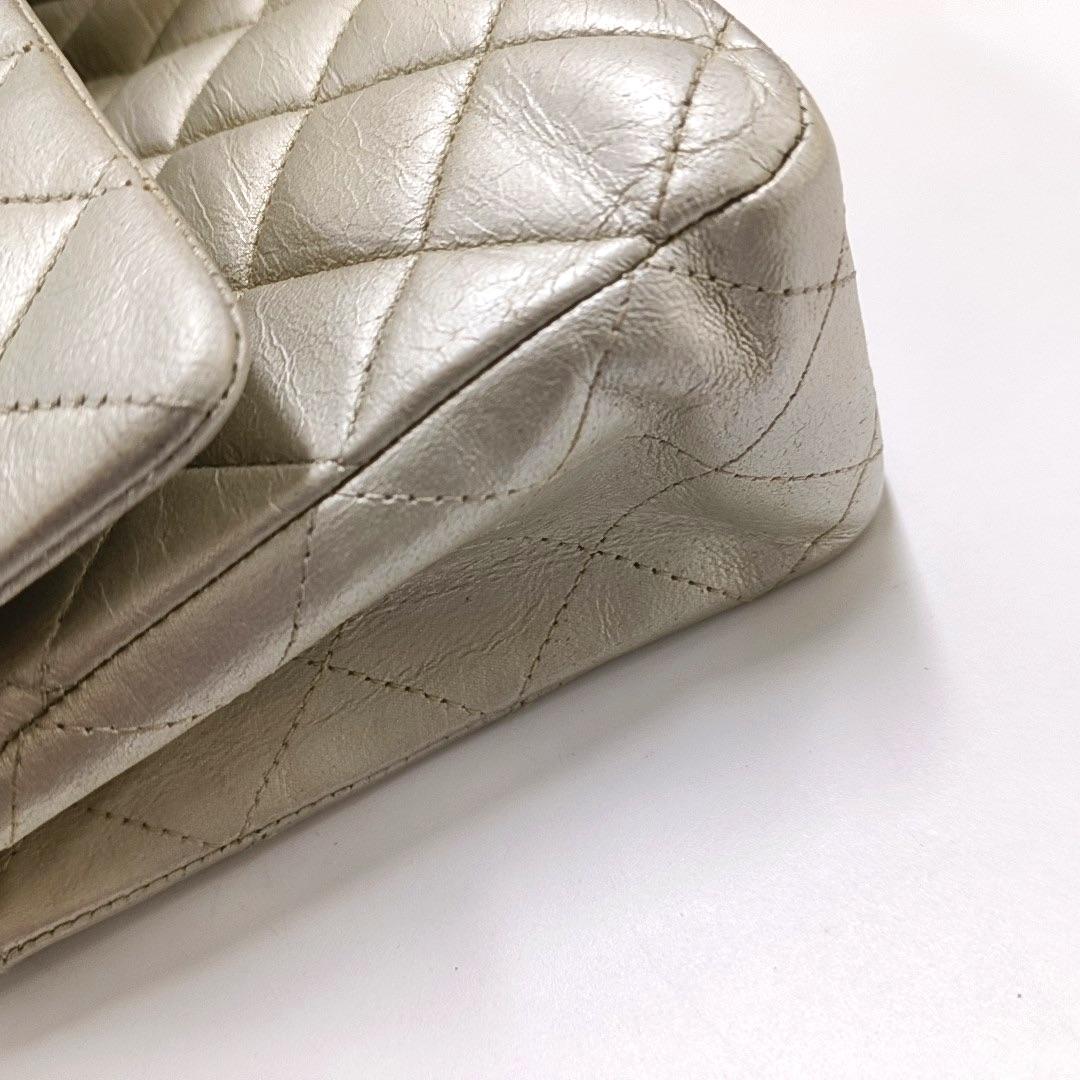 Chanel Classic Flap Medium in pelle di agnello oro con HW oro, 2011 in vendita 7