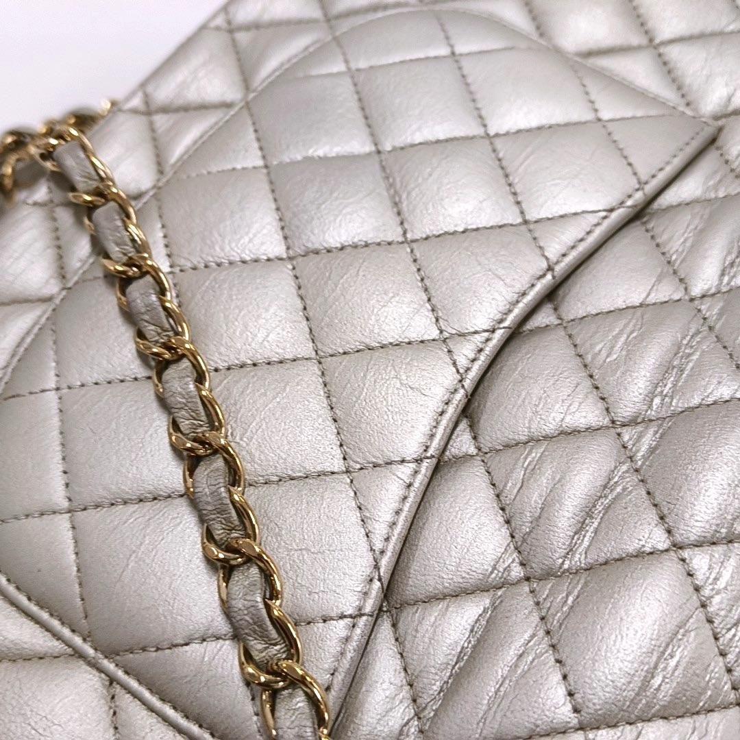 Chanel Classic Flap Medium in pelle di agnello oro con HW oro, 2011 in vendita 8