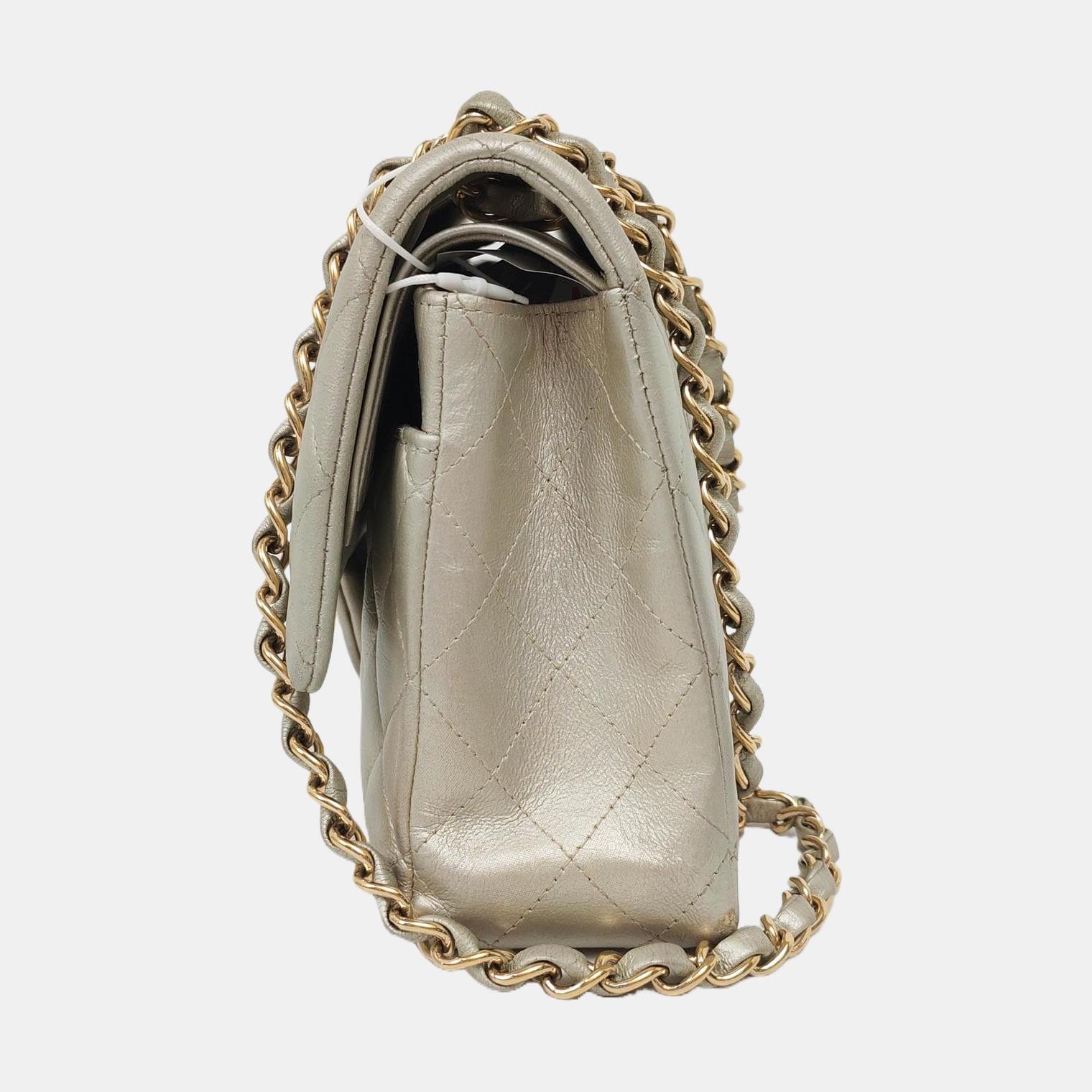 Grigio Chanel Classic Flap Medium in pelle di agnello oro con HW oro, 2011 in vendita