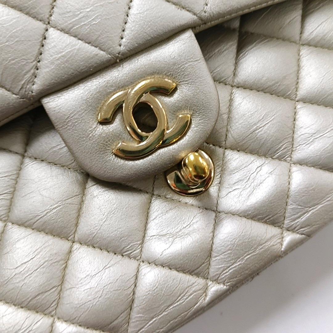 Chanel Classic Flap Medium in pelle di agnello oro con HW oro, 2011 in vendita 3