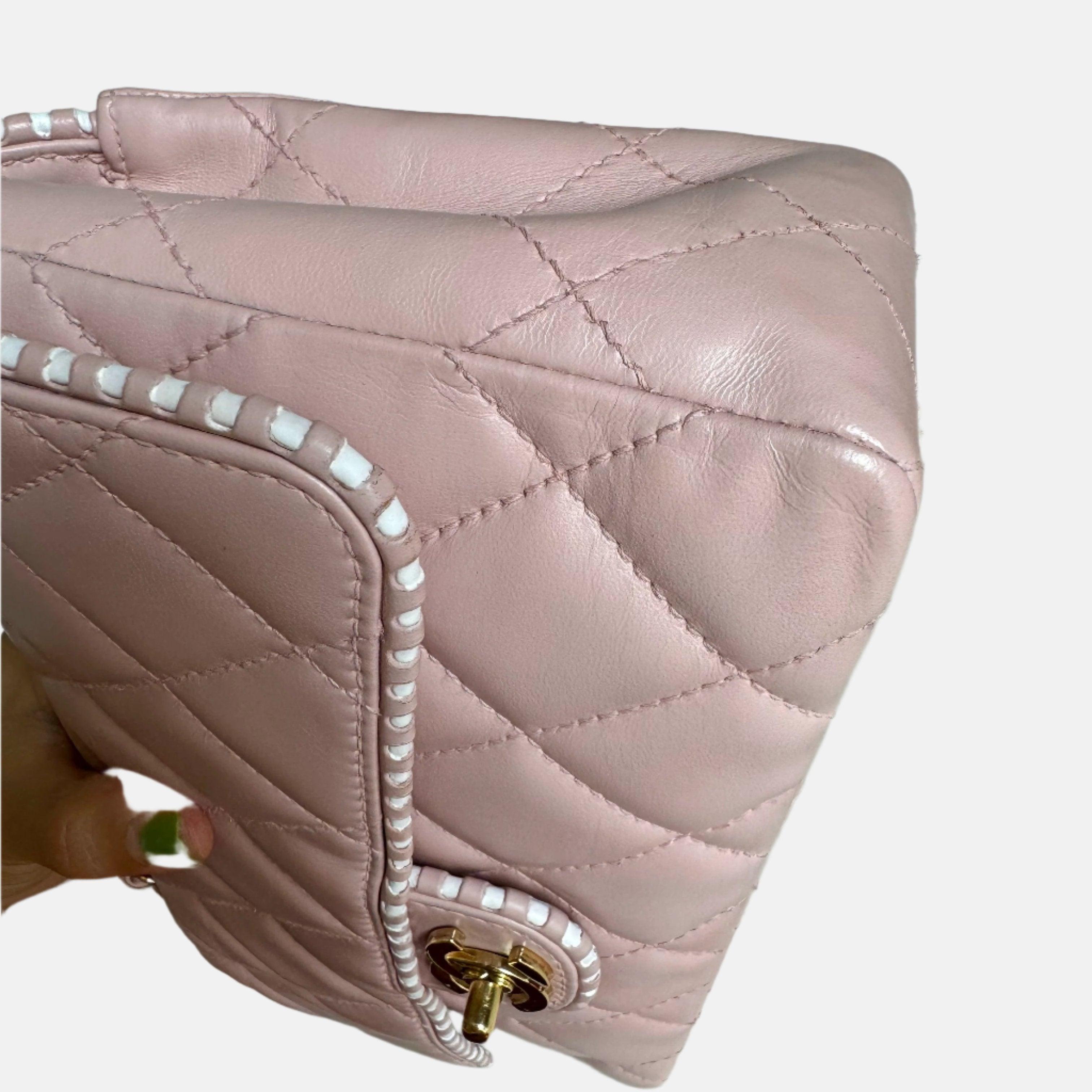 Chanel Classic Flap Medium Happy Stitch Pink Leder mit kontrastierendem weißen Rand im Angebot 5