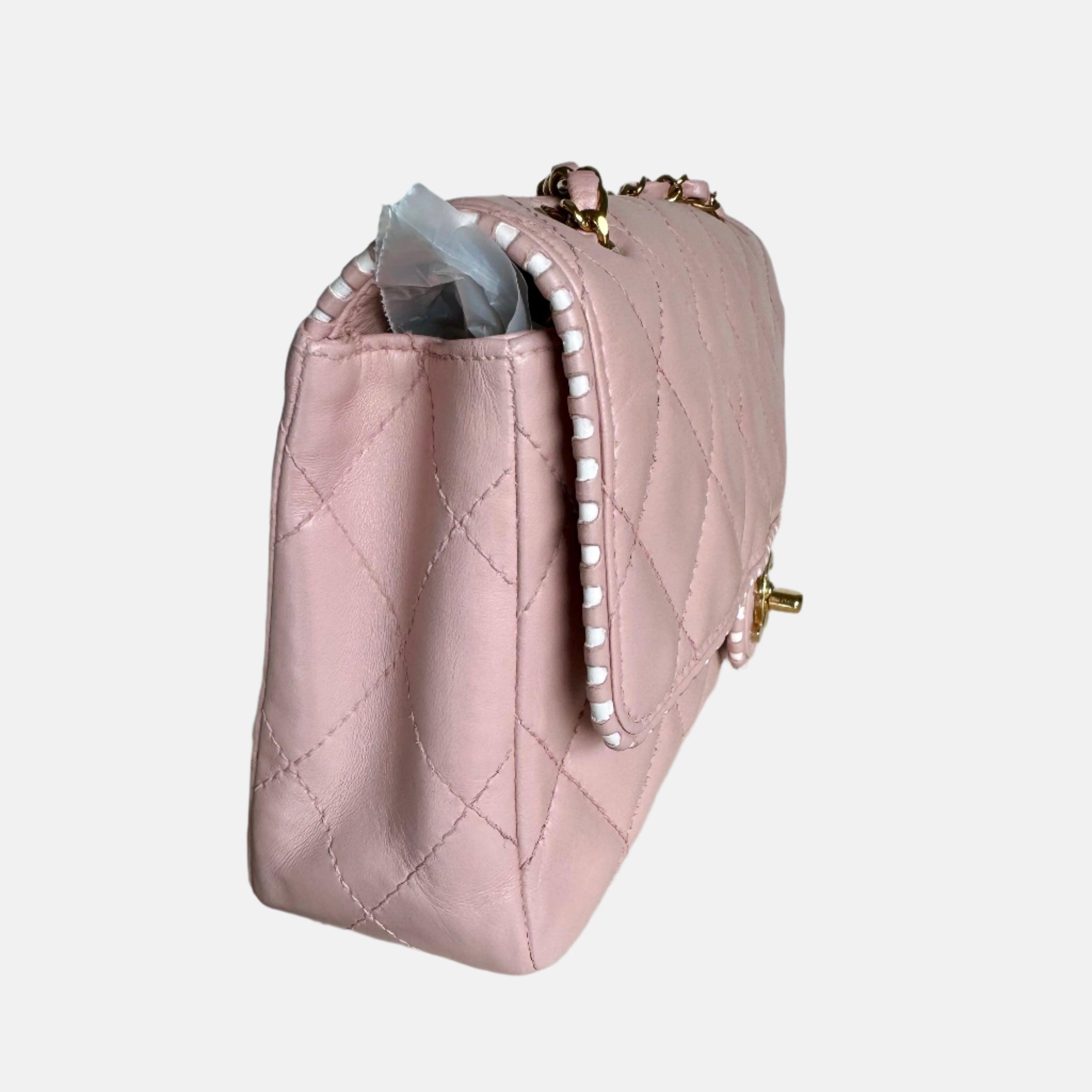Chanel Classic Flap Medium Happy Stitch Pink Leder mit kontrastierendem weißen Rand Damen im Angebot