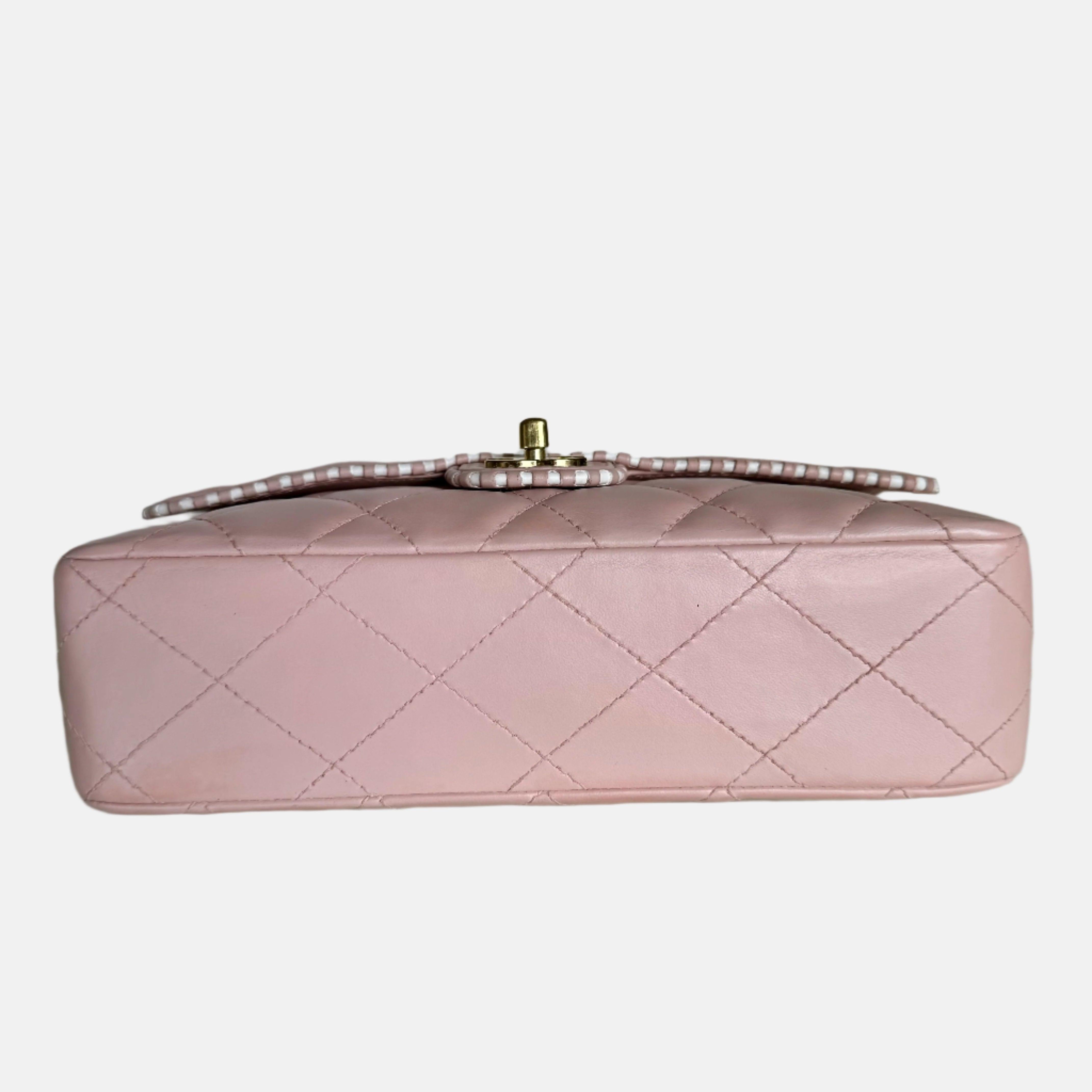 Chanel Classic Flap Medium Happy Stitch Pink Leder mit kontrastierendem weißen Rand im Angebot 1