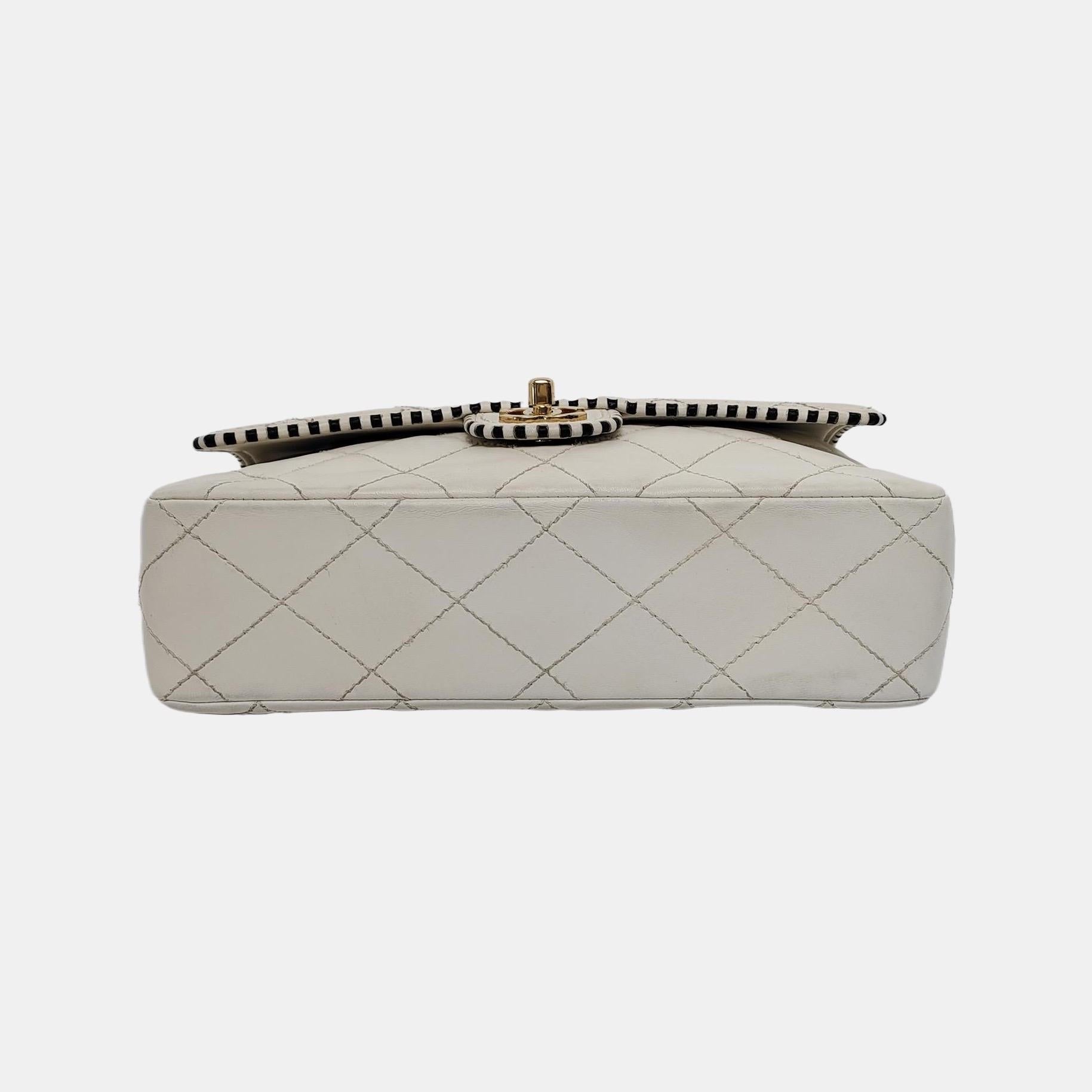 Chanel Classic Flap Medium Happy Stitch White Leather with Contrast Black Trim In Good Condition In AUBERVILLIERS, FR