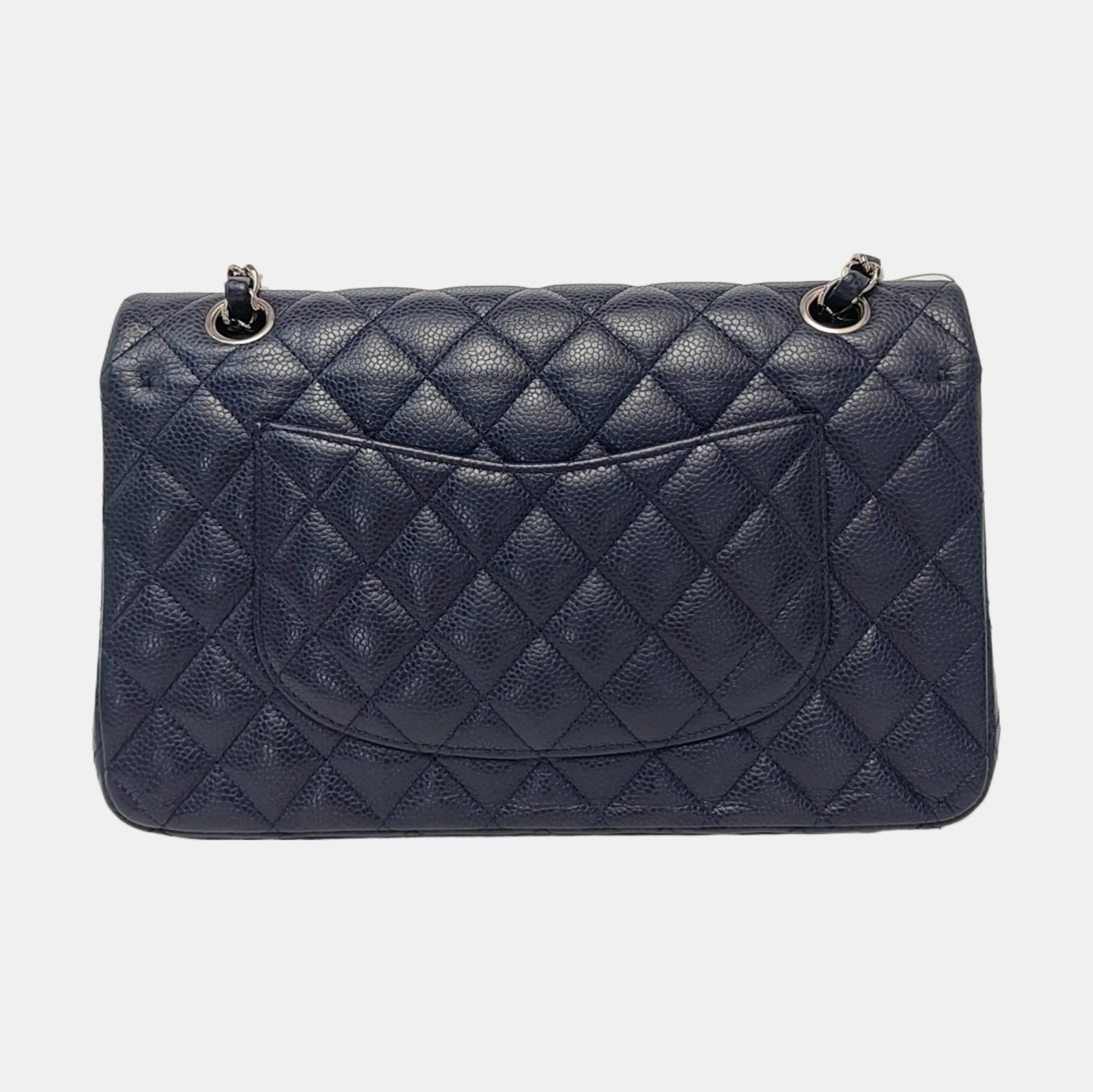 Chanel Classic Flap Medium Navy Caviar leather Silver Hardware In Good Condition For Sale In AUBERVILLIERS, FR