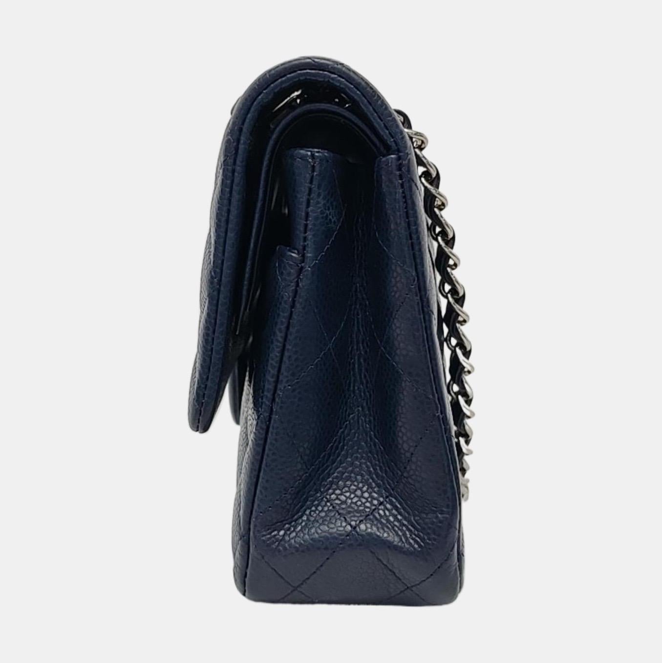 Women's Chanel Classic Flap Medium Navy Caviar leather Silver Hardware For Sale