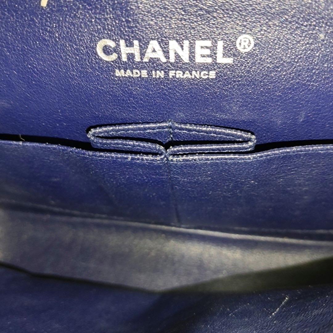 Chanel Classic Flap Medium Navy Caviar leather Silver Hardware For Sale 4