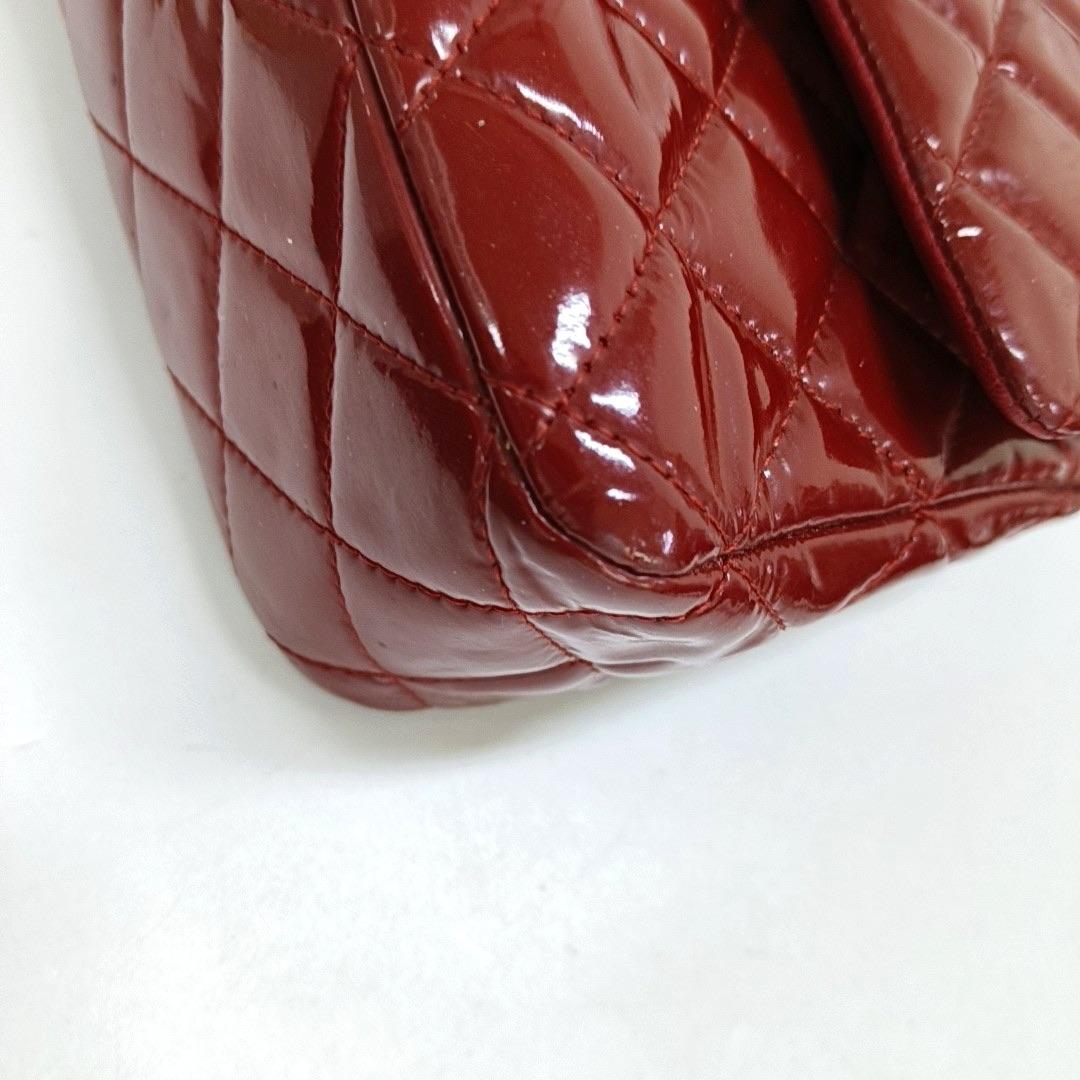 Chanel Classic Flap Medium in pelle verniciata rossa con finiture in argento in vendita 13