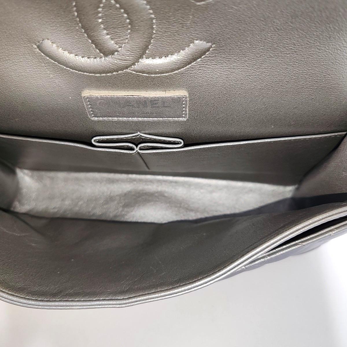 Chanel Classic Leather Silver Grey Lambskin Leather Silver Hardware en vente 1