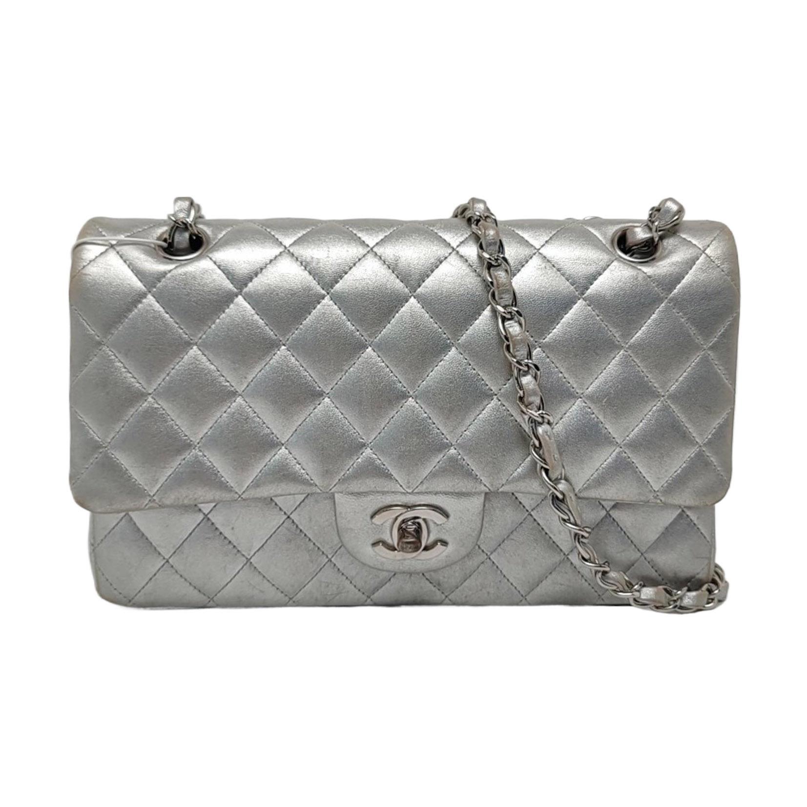 Chanel Classic Flap Medium Silver Lambskin Leather Silver Hardware in vendita