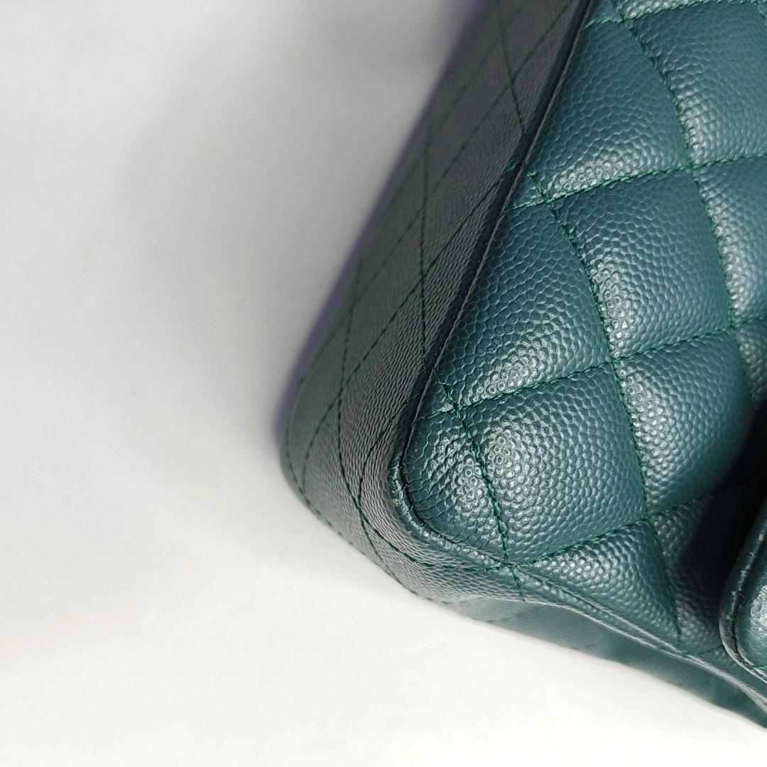 Chanel Classic Flap Medium in pelle di caviale verde acqua con finiture in argento in vendita 10