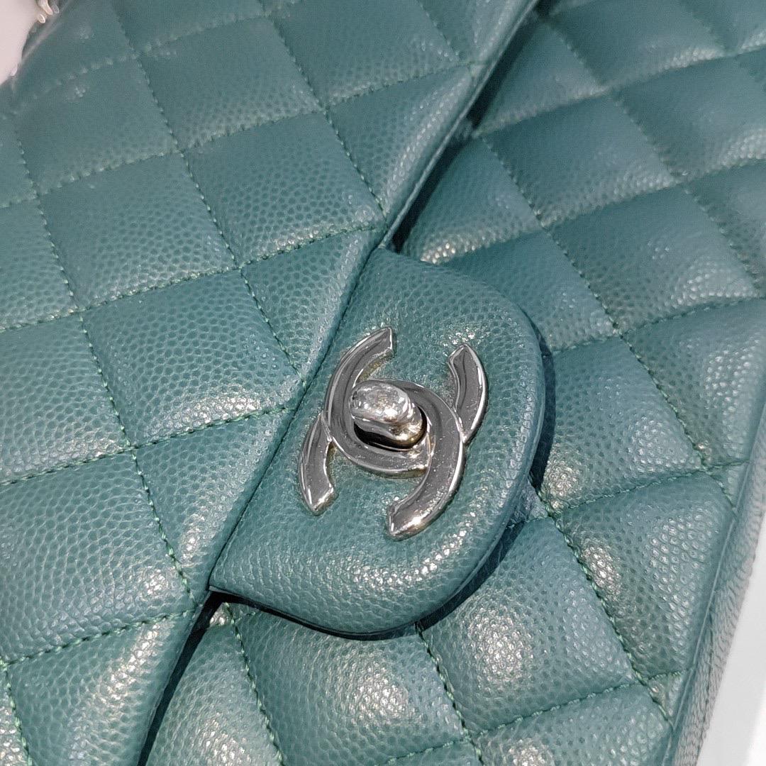Chanel Classic Flap Medium Teal Green Caviar Leather with Silver Hardware en vente 1