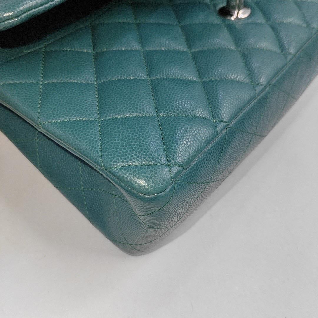 Chanel Classic Flap Medium in pelle di caviale verde acqua con finiture in argento in vendita 2