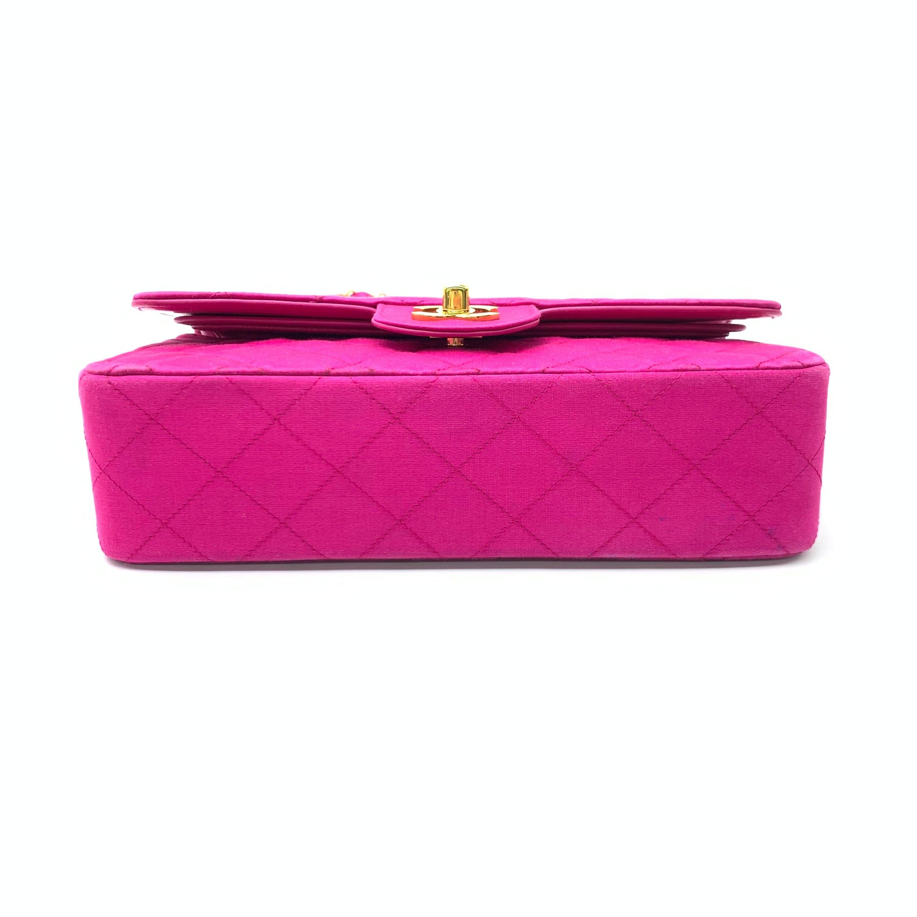 De las mujeres Chanel Classic Flap Satén de Seda Rosa Vintage Mediano con Herrajes Chapados en Oro de 24k