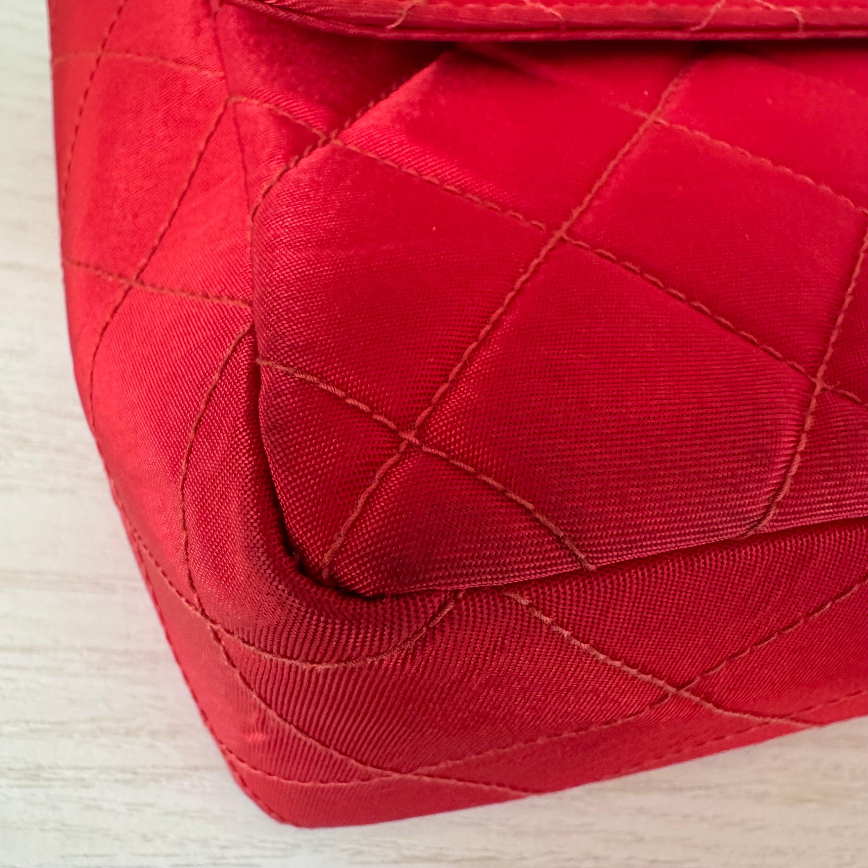 Chanel Classic Flap Medium Vintage Red Nylon Satin with 24k Gold Plated HW For Sale 8