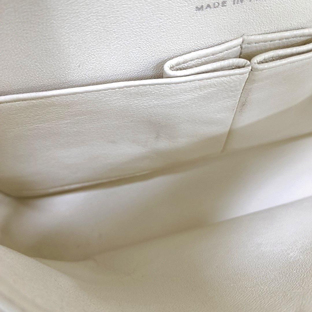 Chanel Classic Flap Medium Blanc Caviar Leather Silver Hardware en vente 5