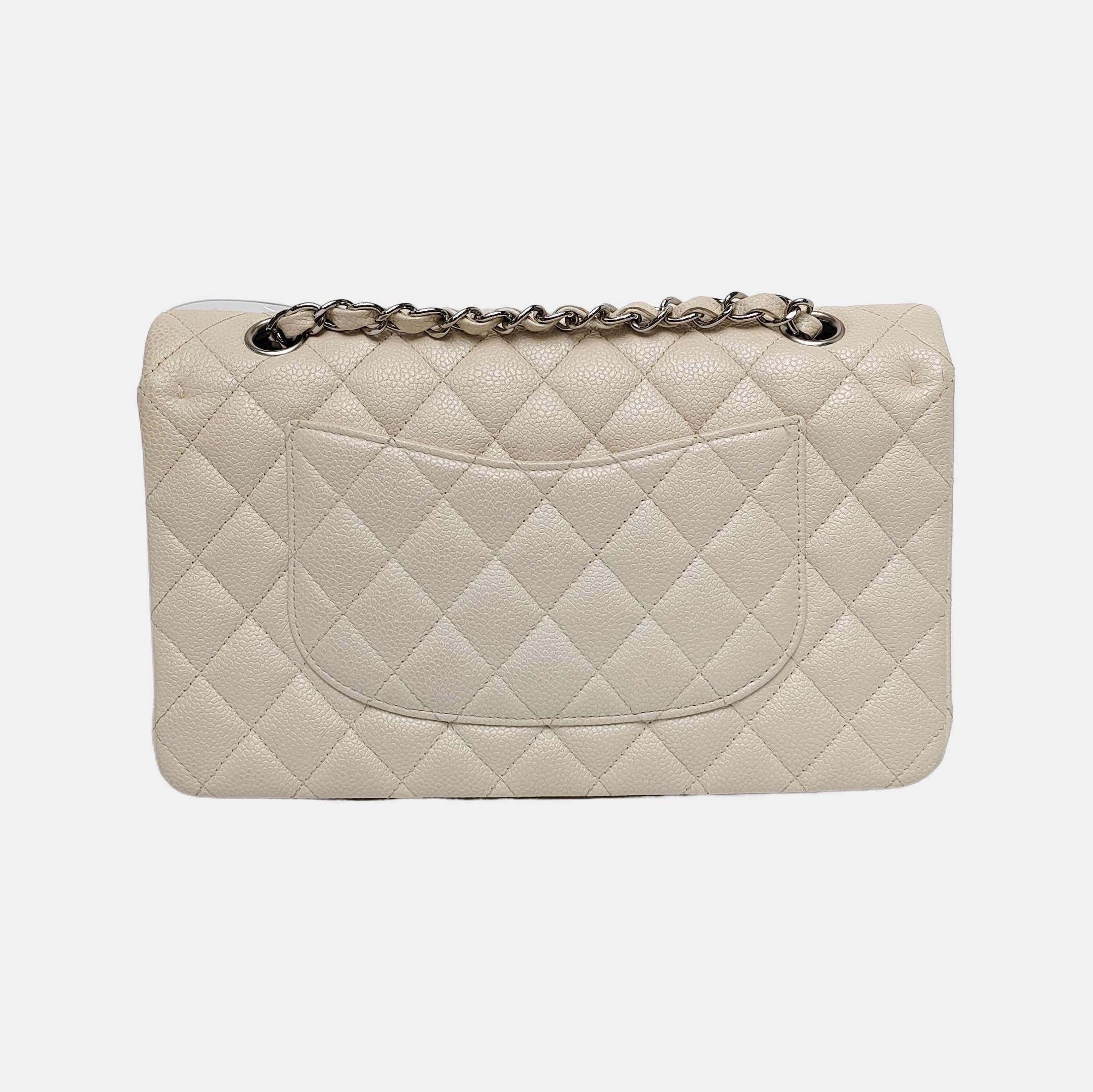 Chanel Classic Flap Medium Blanc Caviar Leather Silver Hardware Excellent état - En vente à AUBERVILLIERS, FR