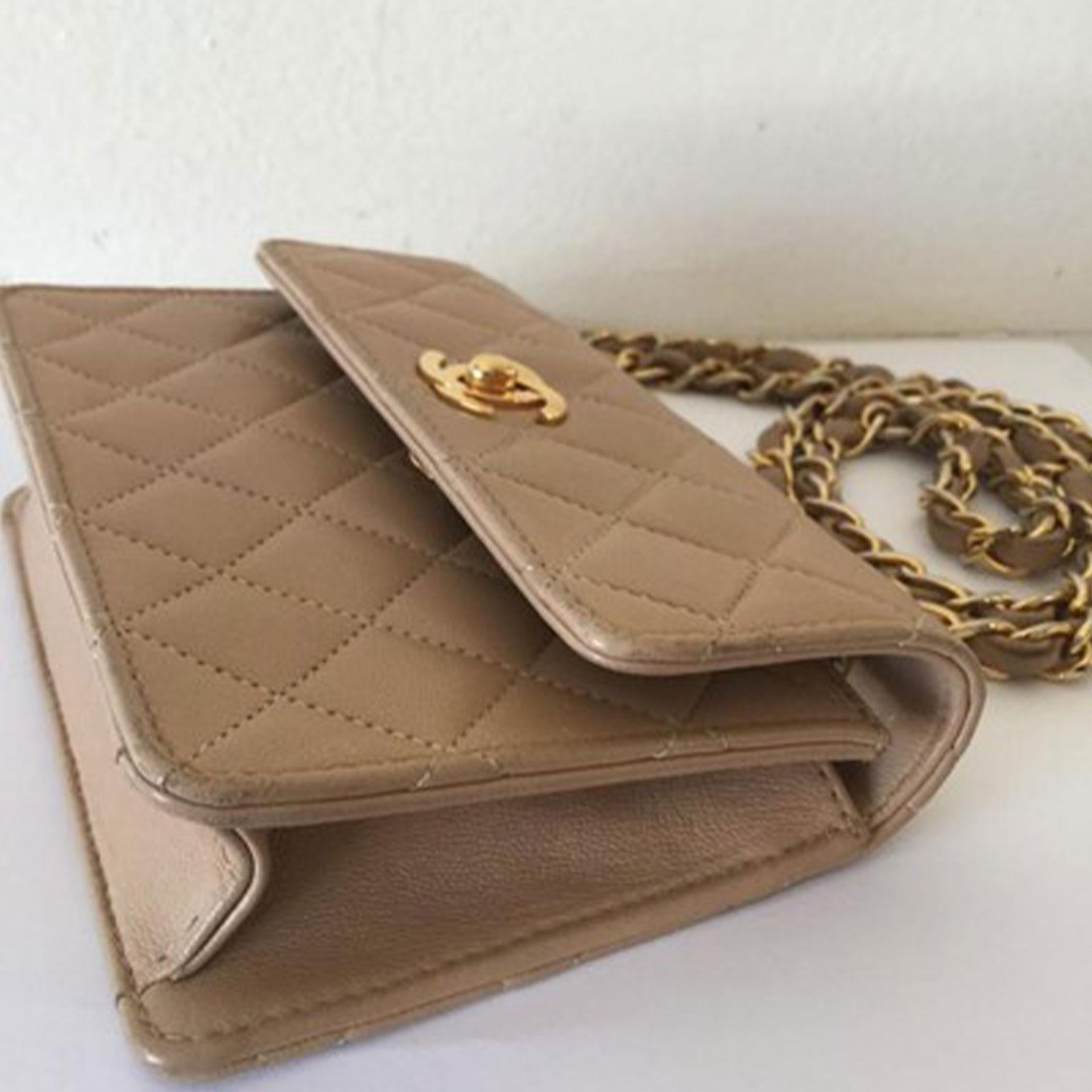 Chanel Mini Classic Flap Micro  Beige Lammfell Leder Cross Body Bag für Damen oder Herren im Angebot