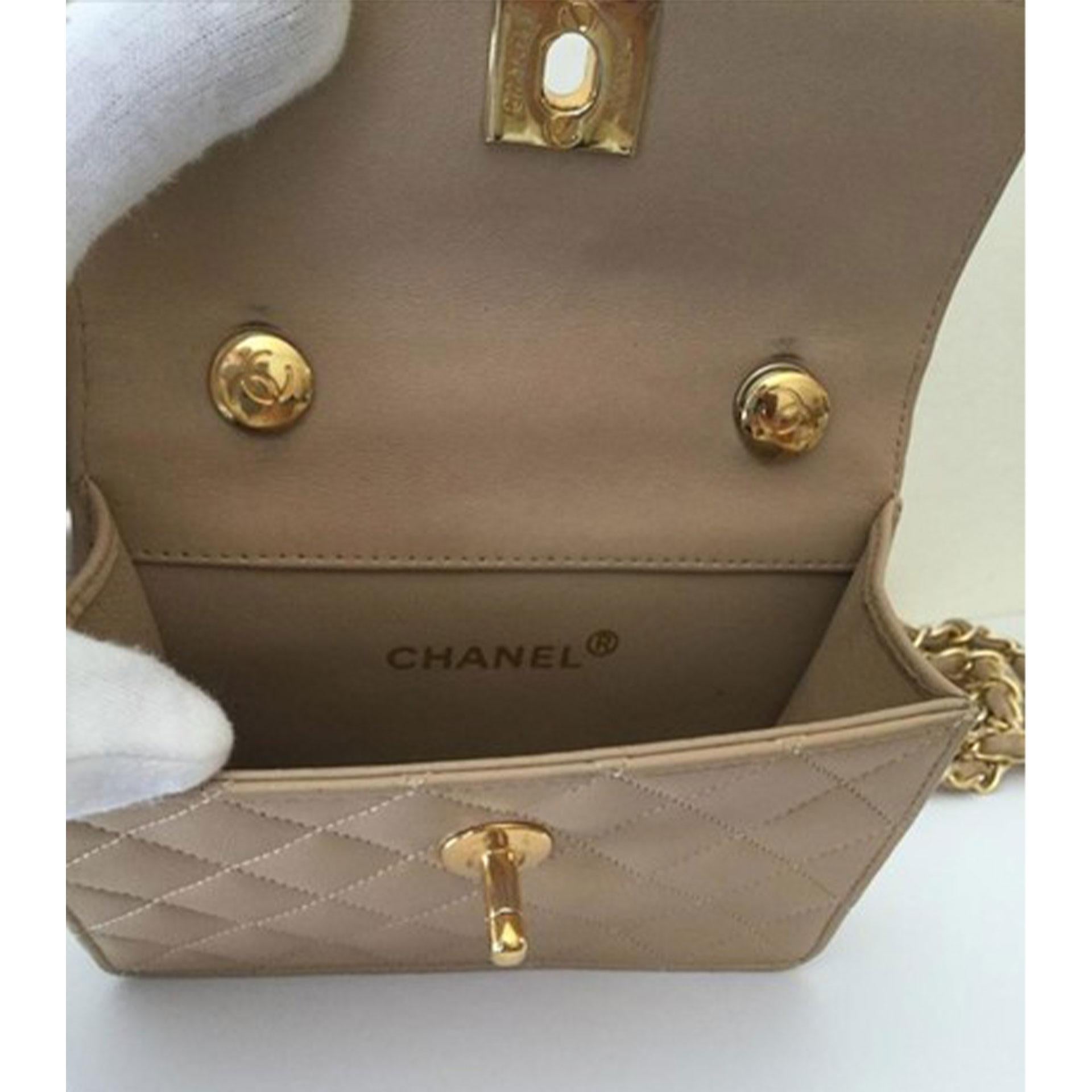 Chanel Mini Classic Flap Micro  Sac croisé en cuir d'agneau beige Unisexe en vente