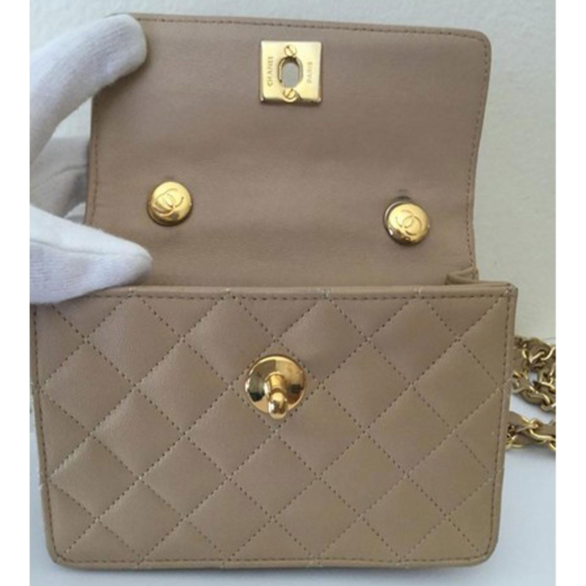 Chanel Mini Classic Flap Micro  Beige Lammfell Leder Cross Body Bag im Angebot 1