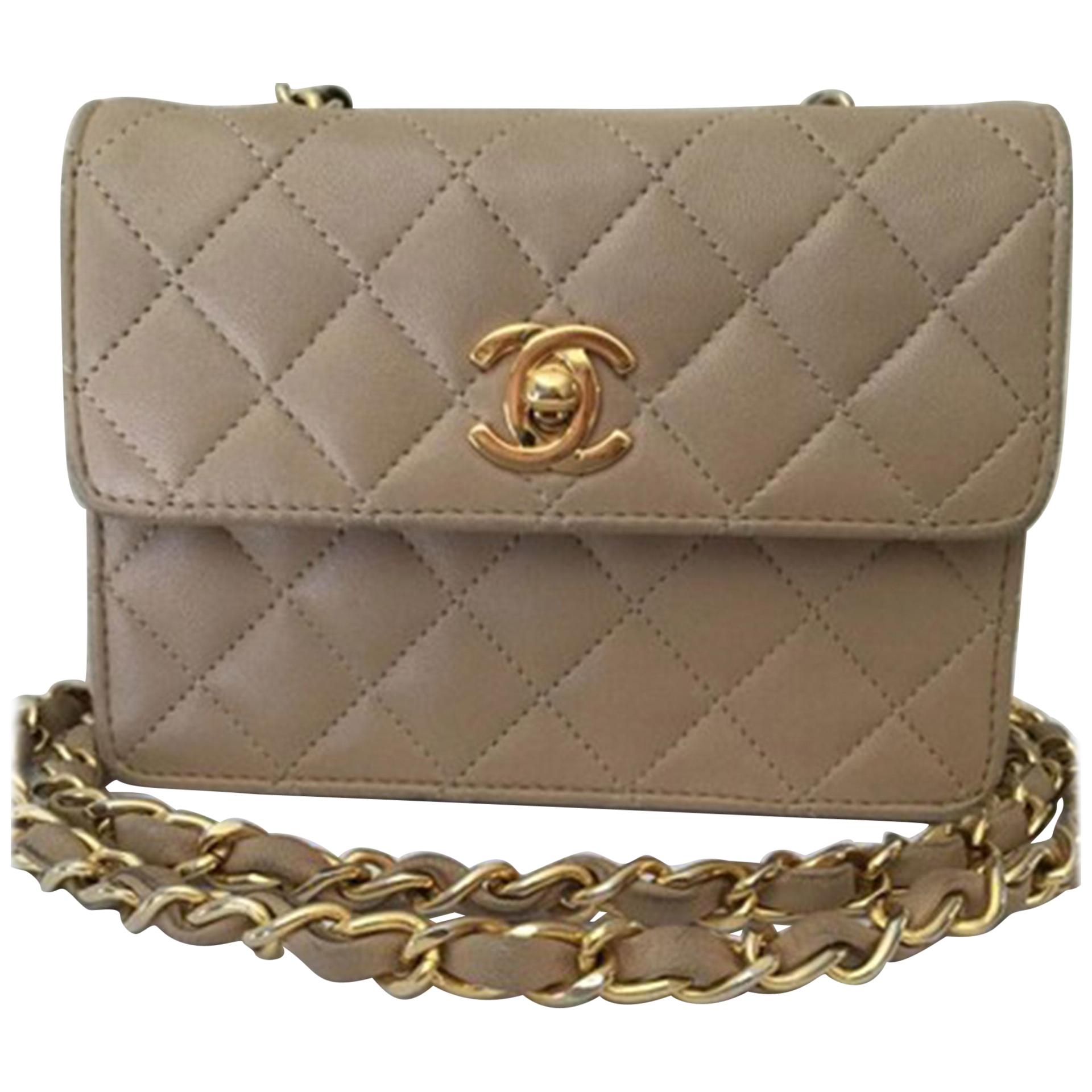 vokal cricket Kære Chanel Classic Flap Micro Mini Beige Lambskin Leather Cross Body Bag For  Sale at 1stDibs | chanel mini crossbody bag, chanel beige crossbody bag, chanel  crossbody beige