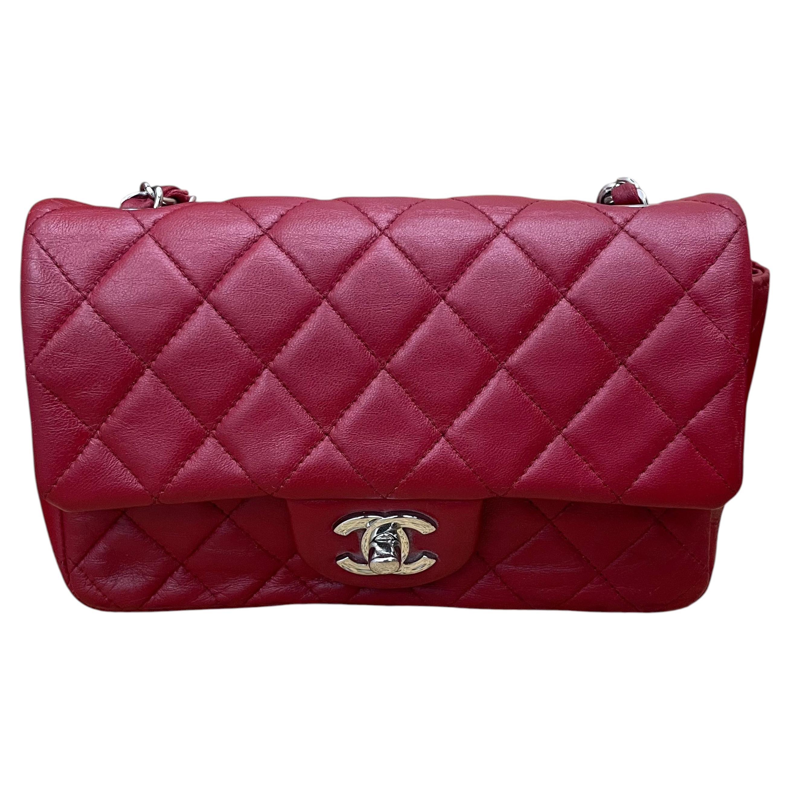Mini sac à rabat Chanel Classic 2012-13, cuir d'agneau rouge, finitions argentées