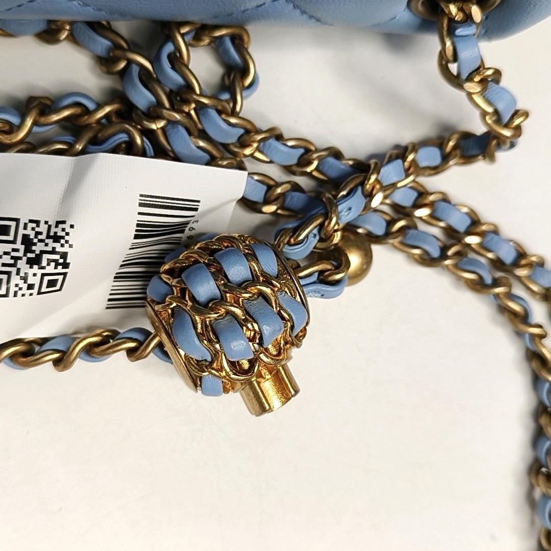 Chanel Classic Flap Mini Baby Blue Lambskin Pearl Crush regolabile Gold Ball Cha 5