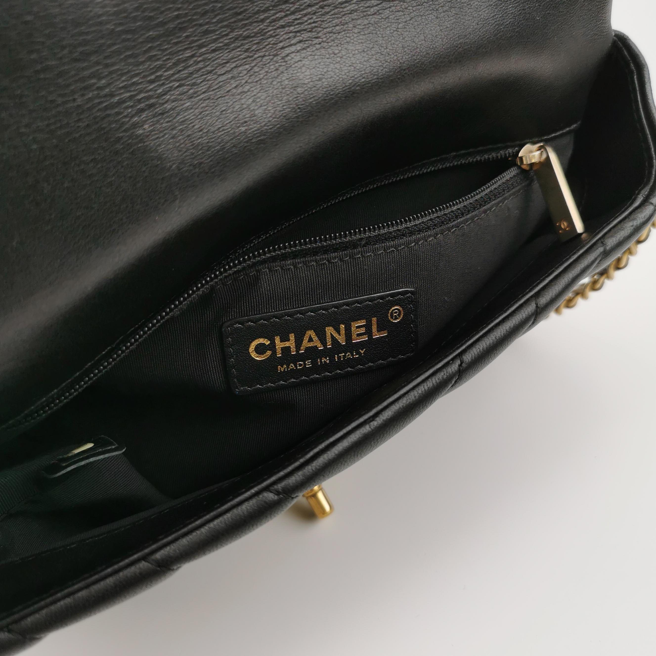 Chanel Classic Flap Mini Chevron Schwarz Gestepptes Lammfell Leder Chain Around im Angebot 4