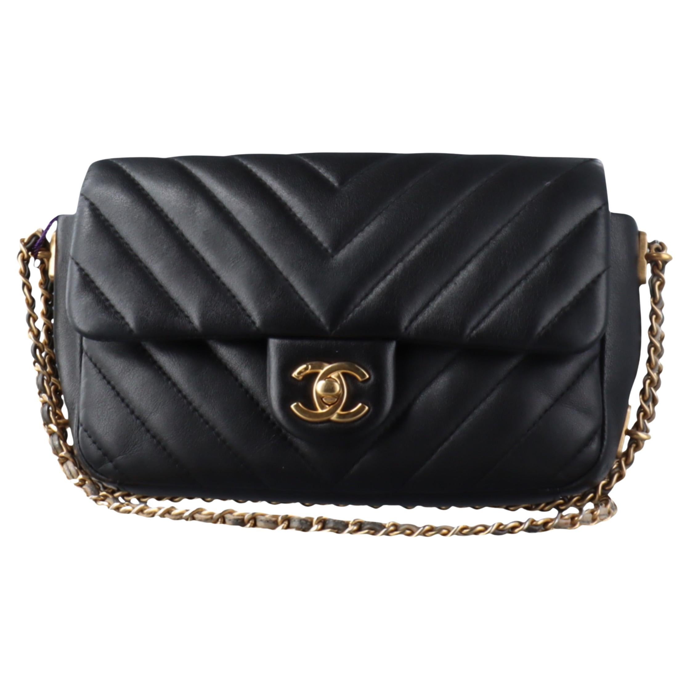 Chanel Classic Flap Mini Chevron Black Quilted Lambskin Leather Chain Around im Angebot
