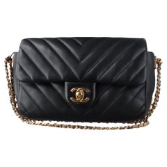 Chanel Classic Flap Mini Chevron Negro Acolchado Piel de Cordero Cadena Alrededor