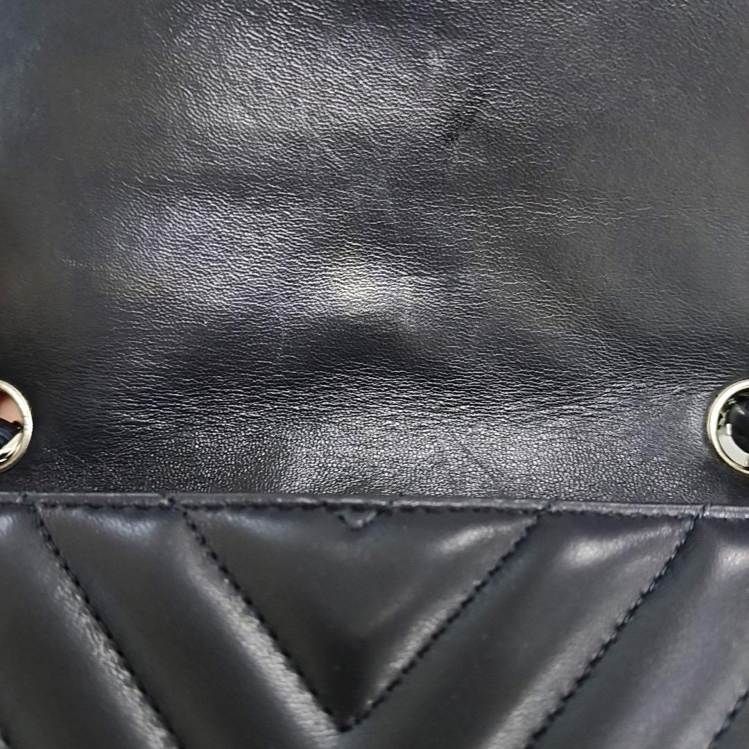 Chanel Classic Flap Mini Chevron Trapuntata Pelle d'Agnello Nera Hardware Argento in vendita 3