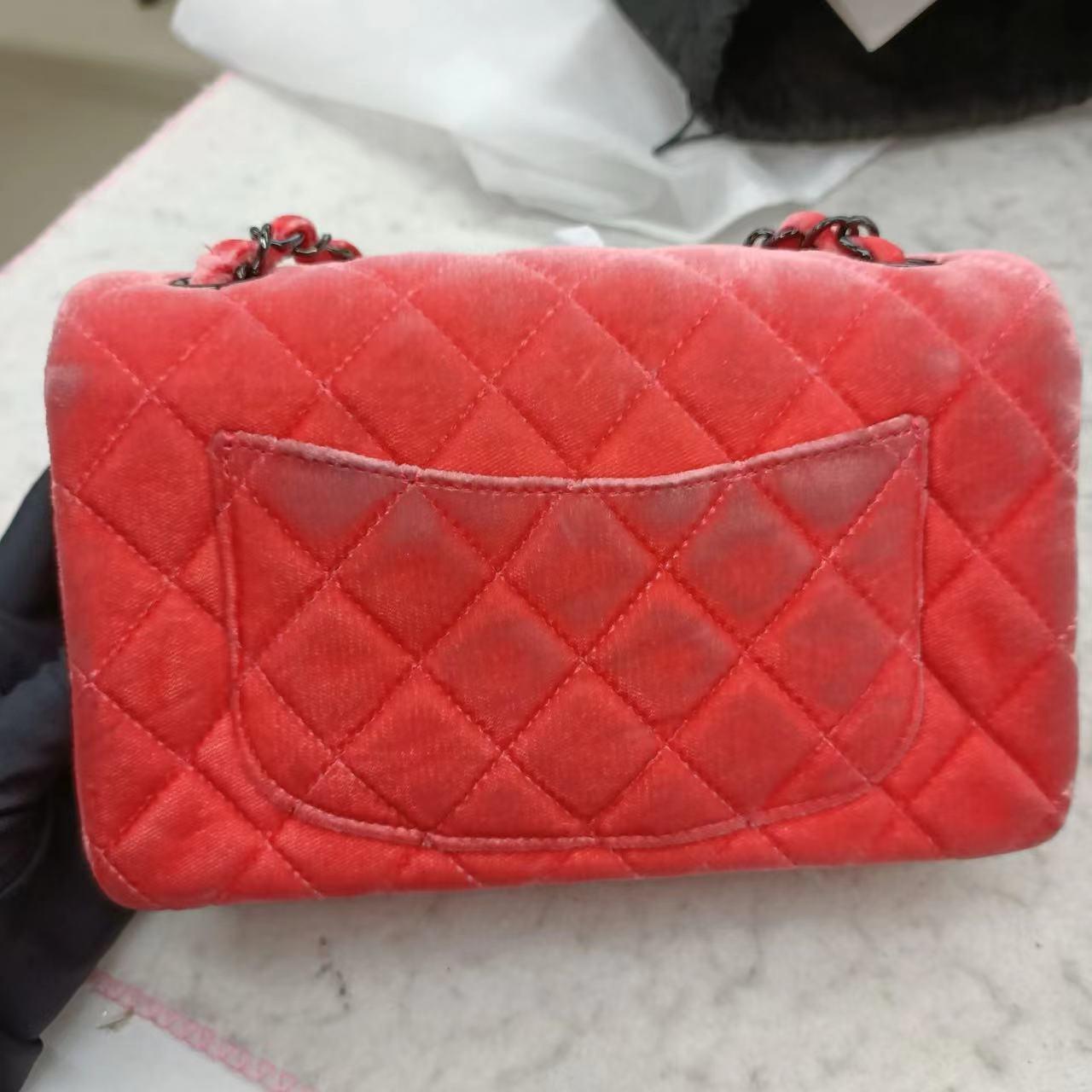 Chanel Classic Flap Mini Velluto Rosa Corallo Hardware Nero, 2014-2015 in vendita 7