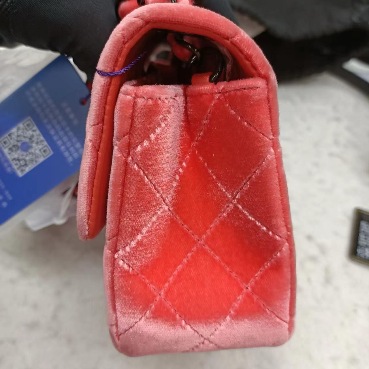 Chanel Classic Flap Mini Velluto Rosa Corallo Hardware Nero, 2014-2015 in vendita 9