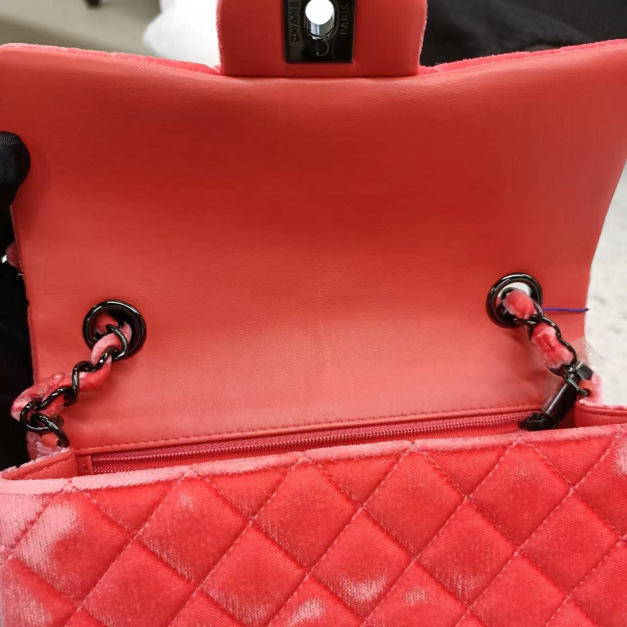 Chanel Classic Flap Mini Velluto Rosa Corallo Hardware Nero, 2014-2015 in vendita 10