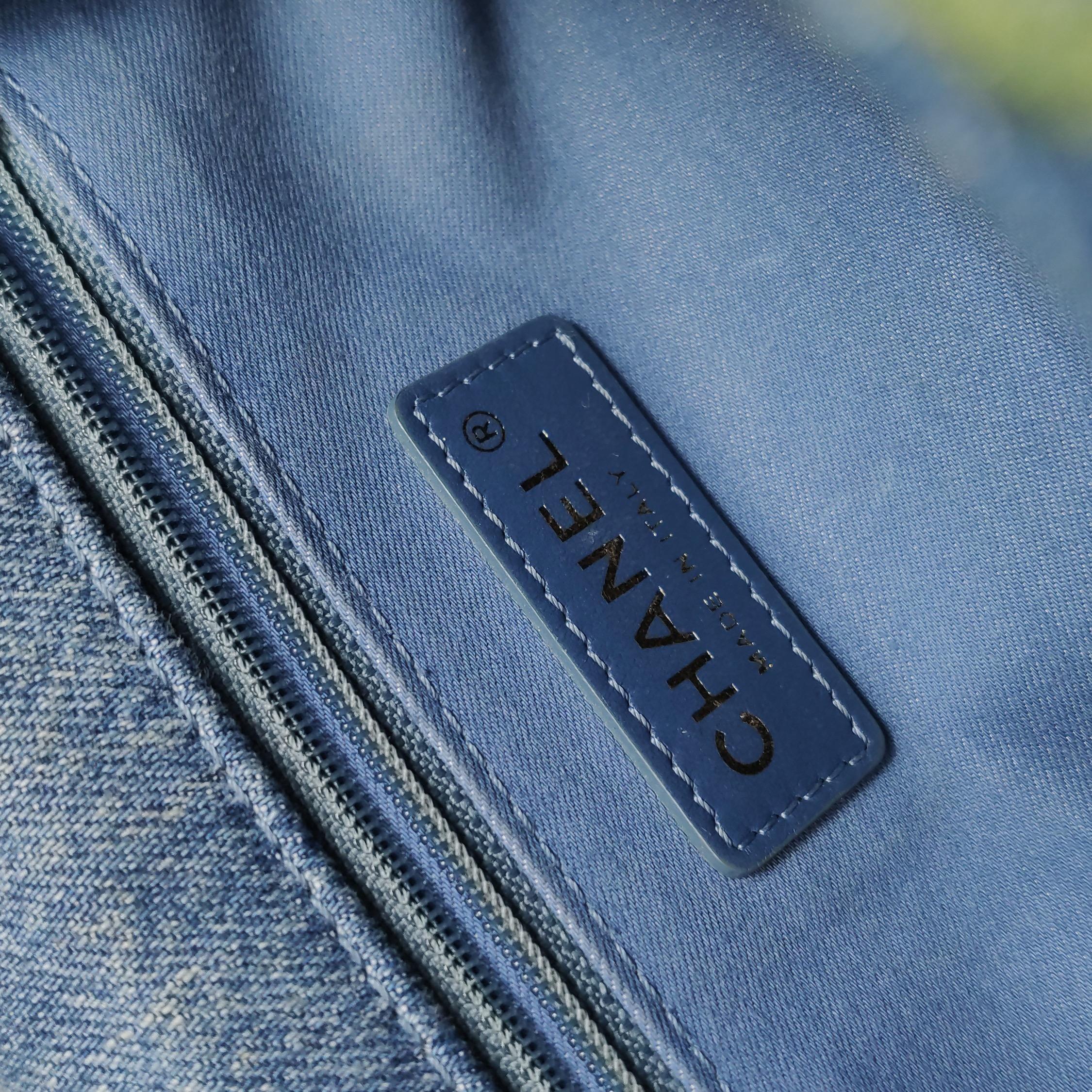 Chanel Classic Flap Mini Rectangular Blue Denim Jeans Gold Hardware Microchip en vente 13