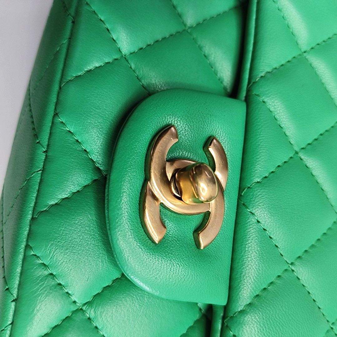 Chanel Classic Flap Mini Rectangular Green Lambskin Leather Gold Hardware im Angebot 6