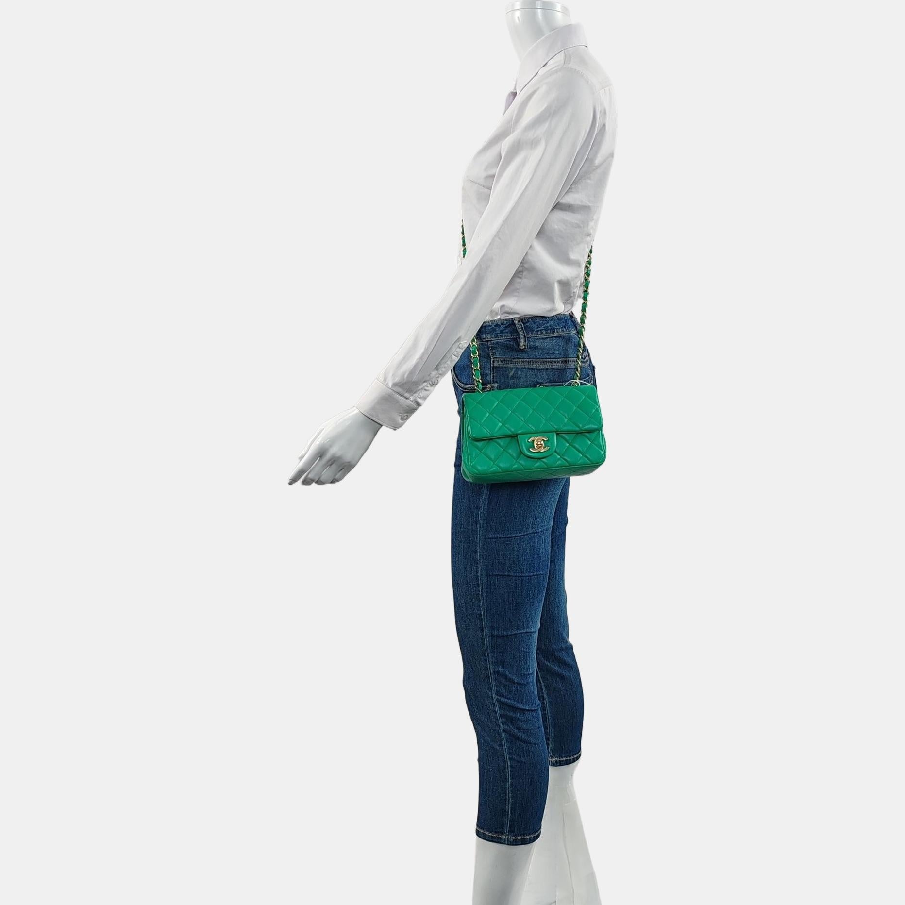 Chanel Classic Flap Mini Rectangular Green Lambskin Leather Gold Hardware
These are professional photos of the actual bag offered by Luxbags.
Condition: VERY GOOD.
Overall light signs of use. Scratches on leather and hardware. Light stains on the