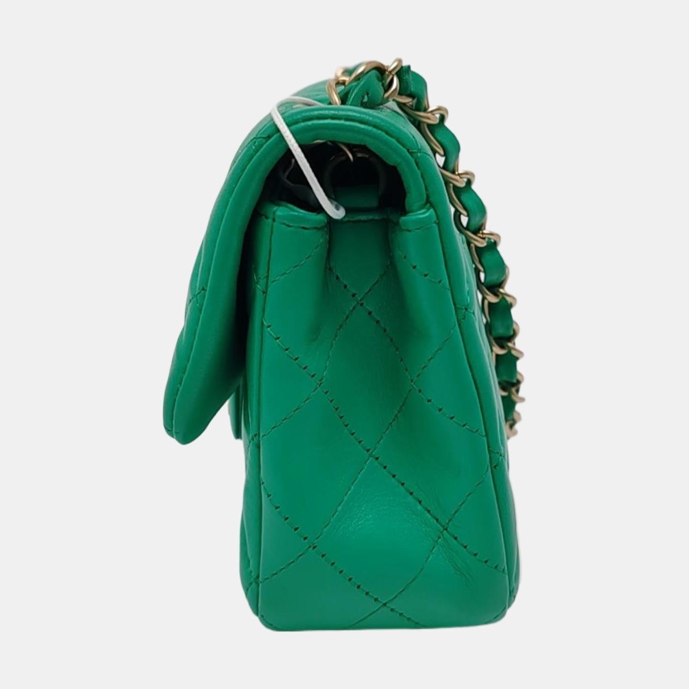 Chanel Classic Flap Mini Rectangular Green Lambskin Leather Gold Hardware (Blau) im Angebot