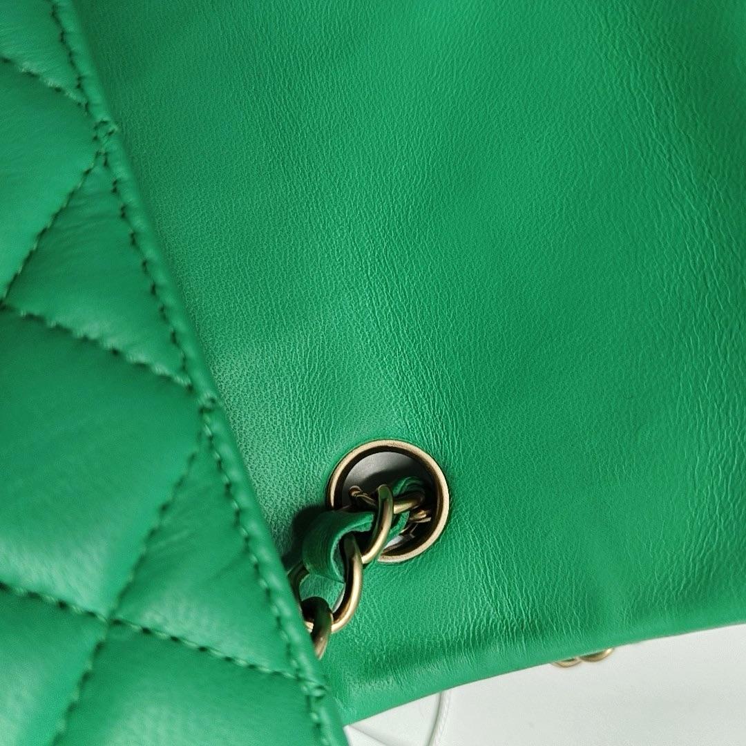 Chanel Classic Flap Mini Rectangular Green Lambskin Leather Gold Hardware im Angebot 3