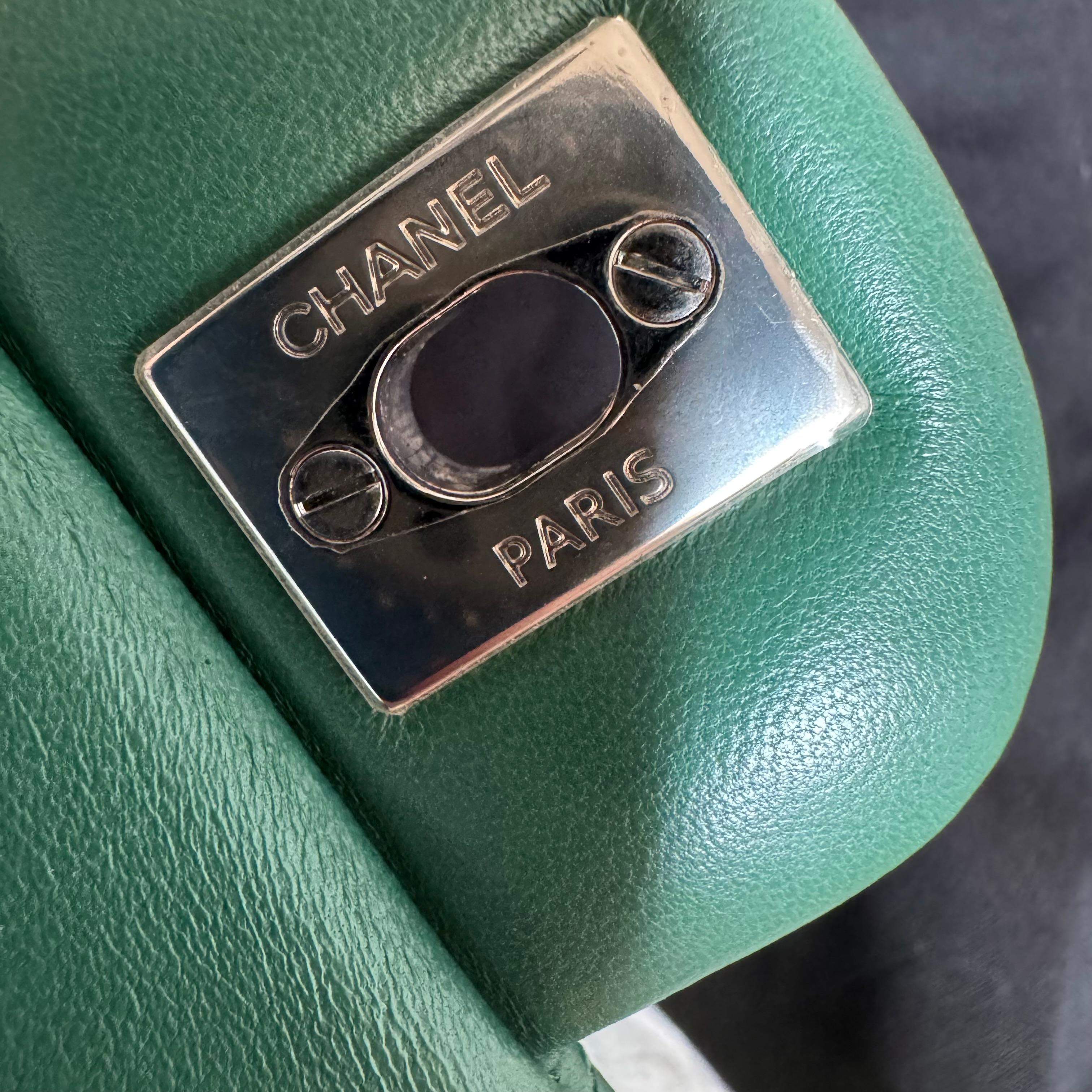 Chanel Classic Flap Mini Rectangular Grünes Lammfell Leder Silberne Hardware im Angebot 5